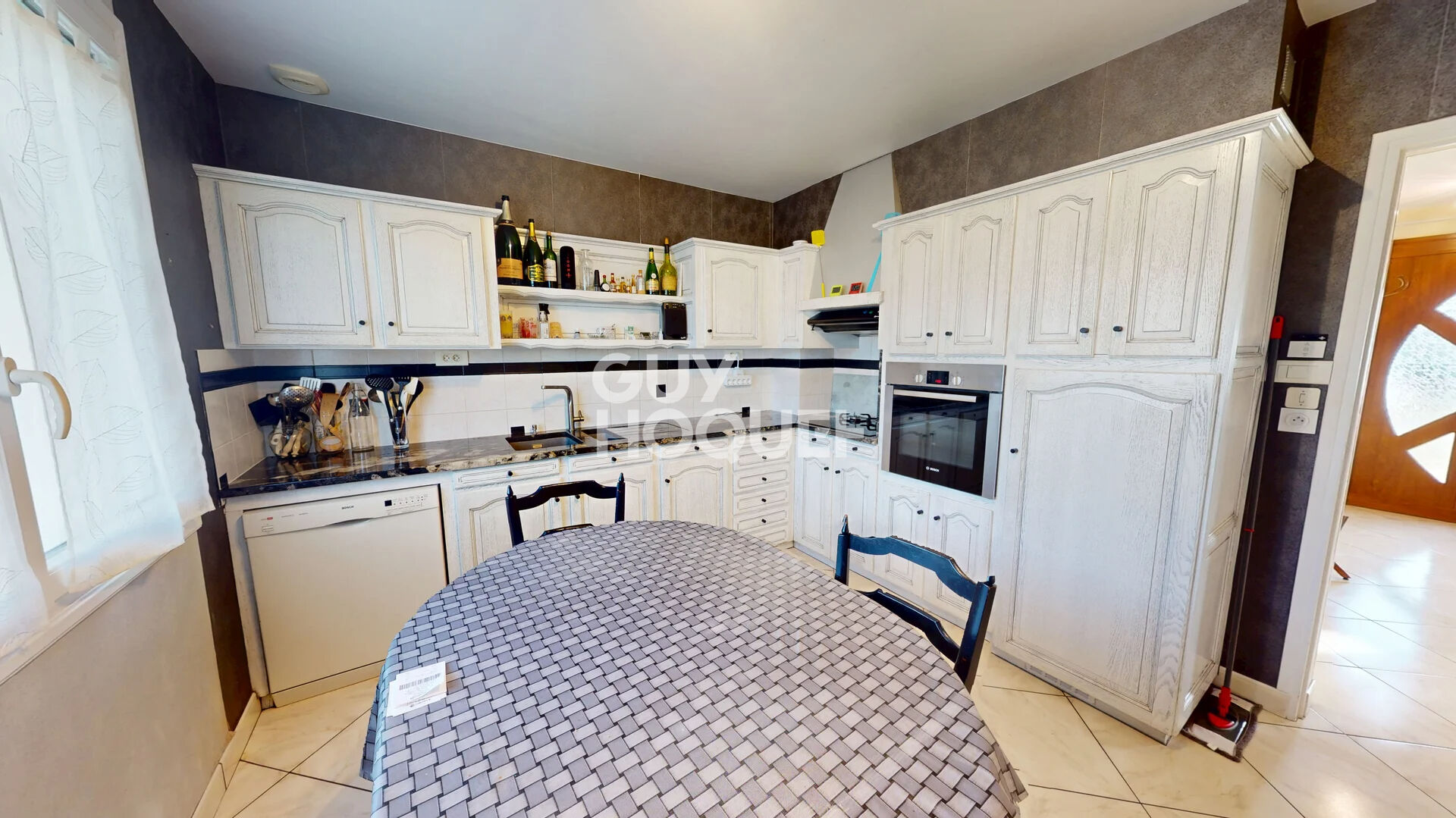 Maison 6 Pièces, 93 m² · Avranches 50300