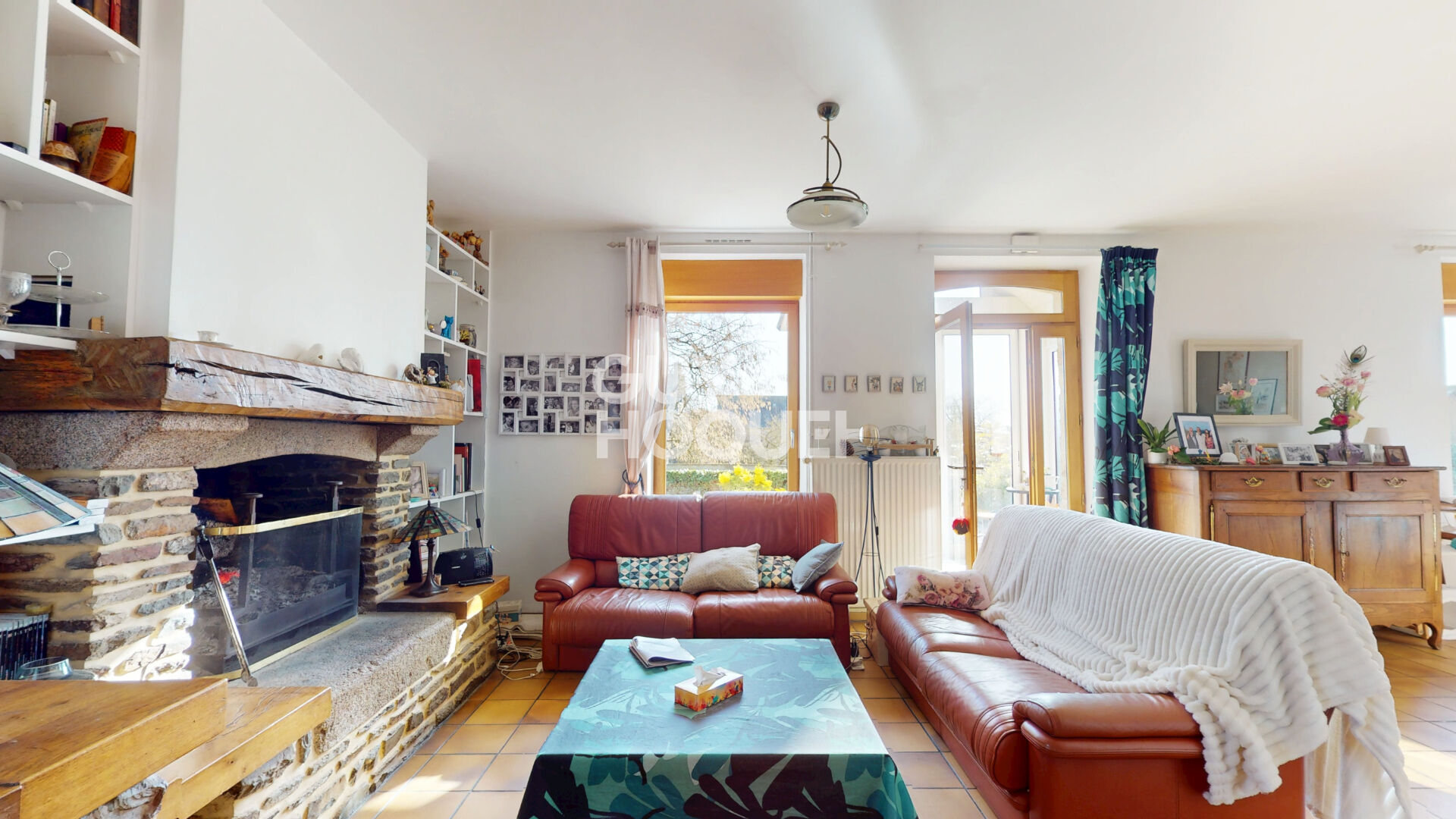 Maison familiale en pierres - Jardin arboré - Piscine couverte - Garages - Pontorson