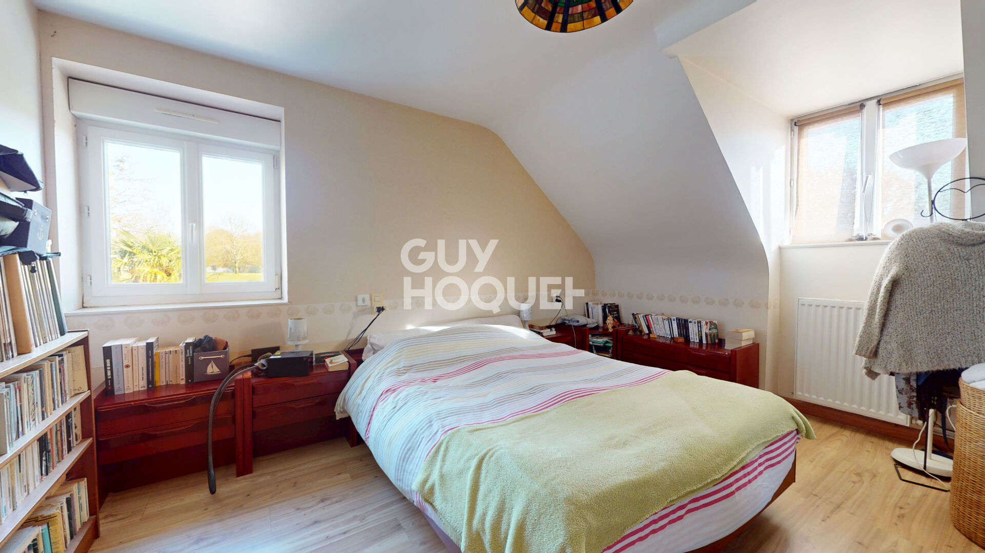 Maison familiale en pierres - Jardin arboré - Piscine couverte - Garages - Pontorson