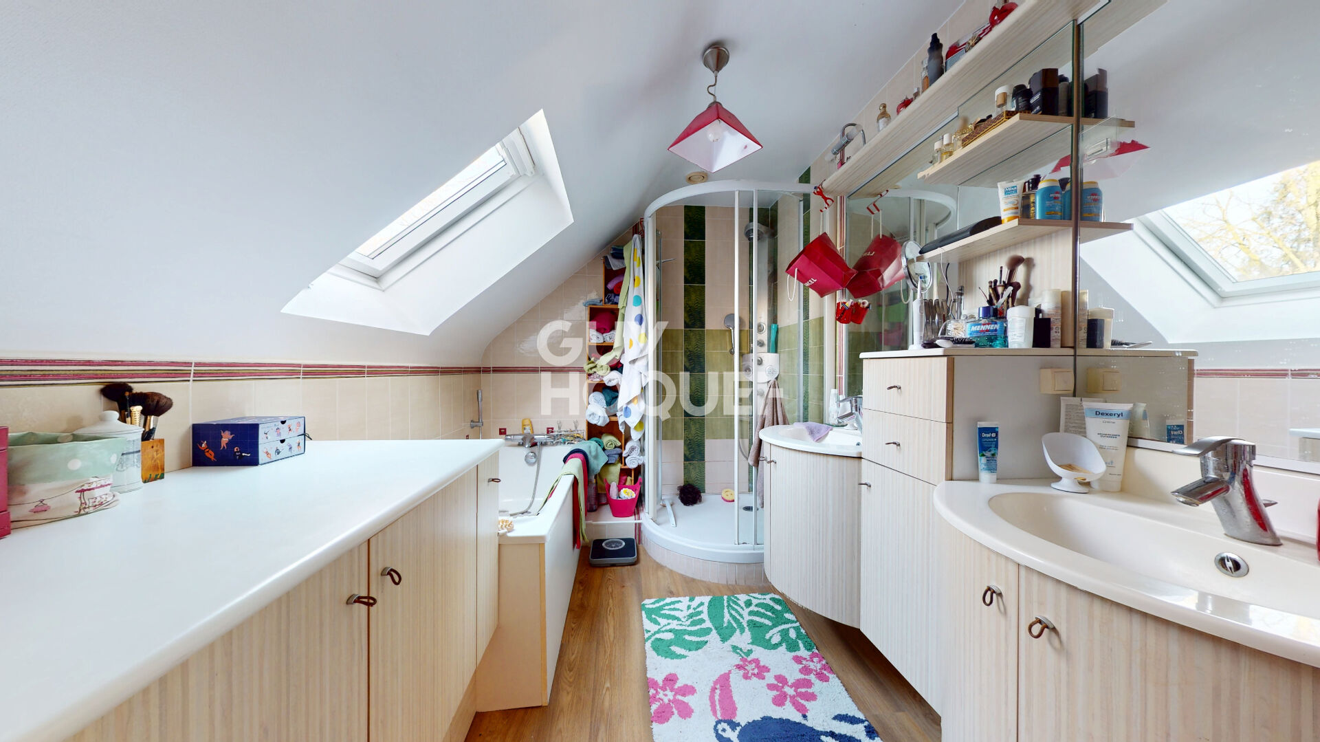 Maison familiale en pierres - Jardin arboré - Piscine couverte - Garages - Pontorson