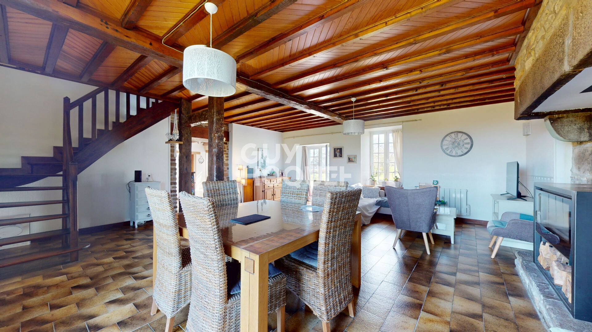 Grande maison familiale en pierre - Vie de plain-pied et jardin exposé sud