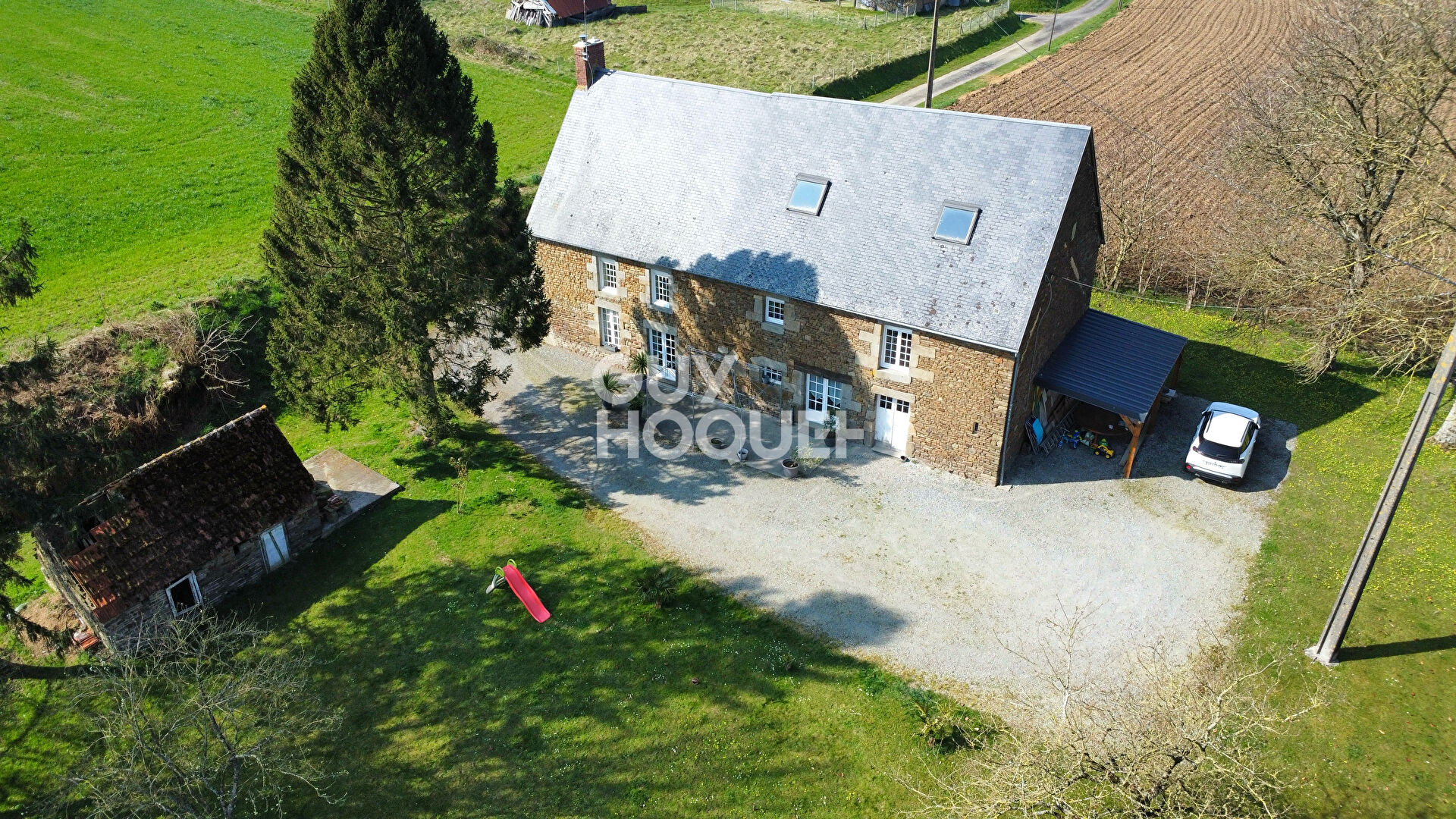 Grande maison familiale en pierre - Vie de plain-pied et jardin exposé sud