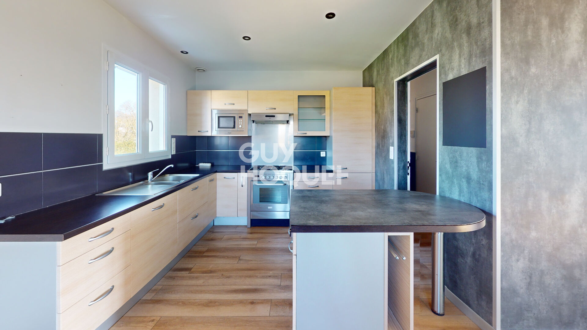 Maison 7 pièces de 141 m² à Sartilly-Baie-Bocage 50530 · Quartier Angey