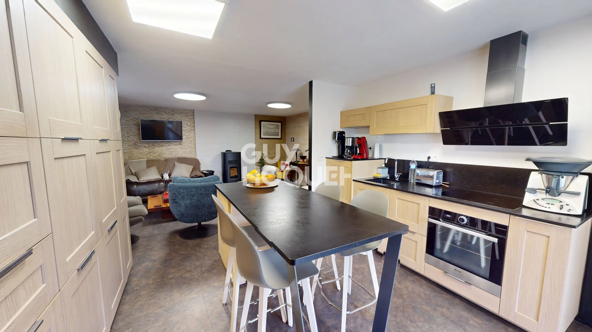 Maison 6 pièces de 105 m² à MARCEY LES GREVES