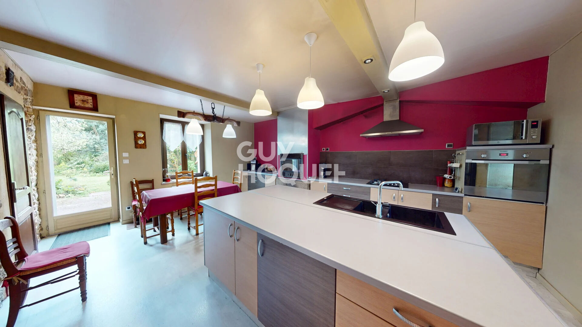 Maison en pierre d'une surface de 123 m² à Carolles