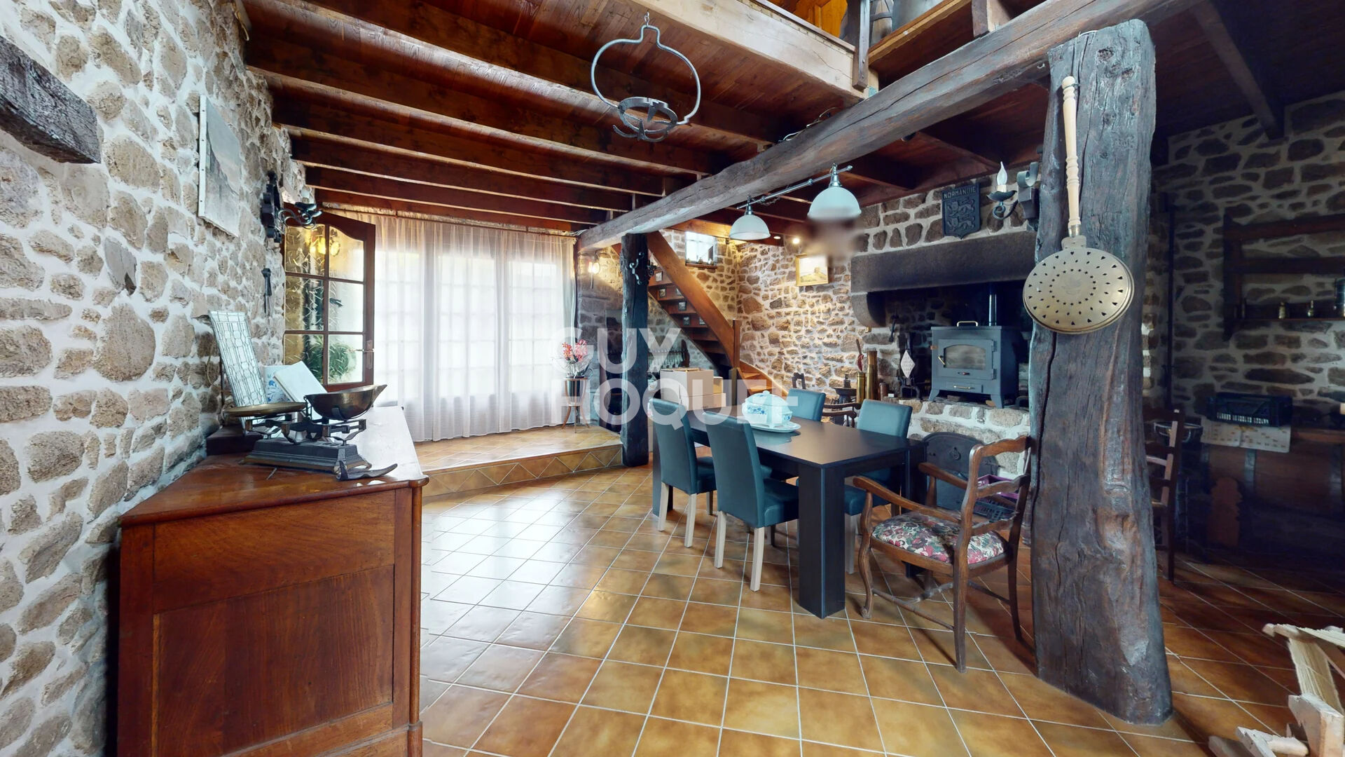 Maison en pierre d'une surface de 123 m² à Carolles
