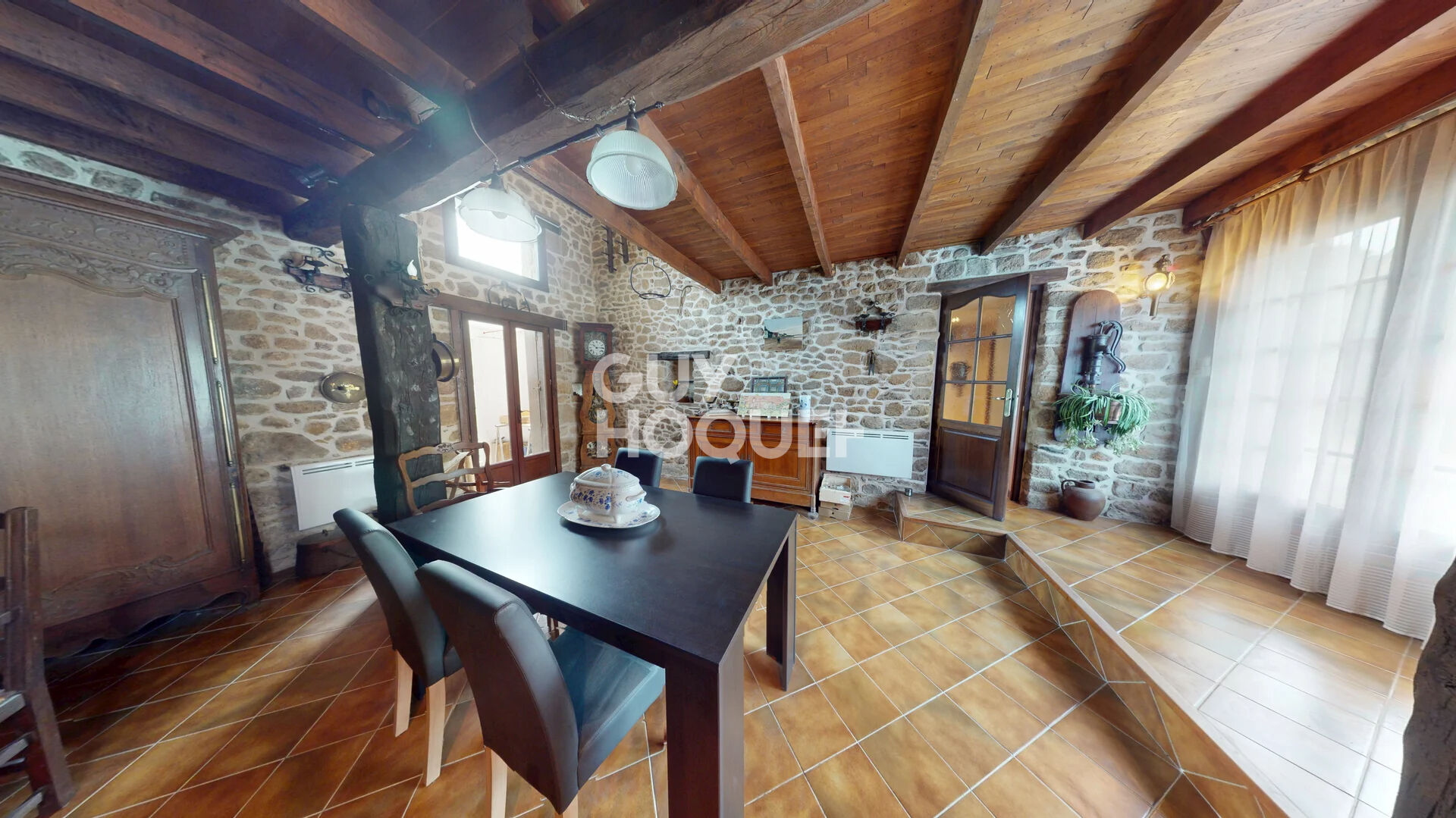 Maison en pierre d'une surface de 123 m² à Carolles