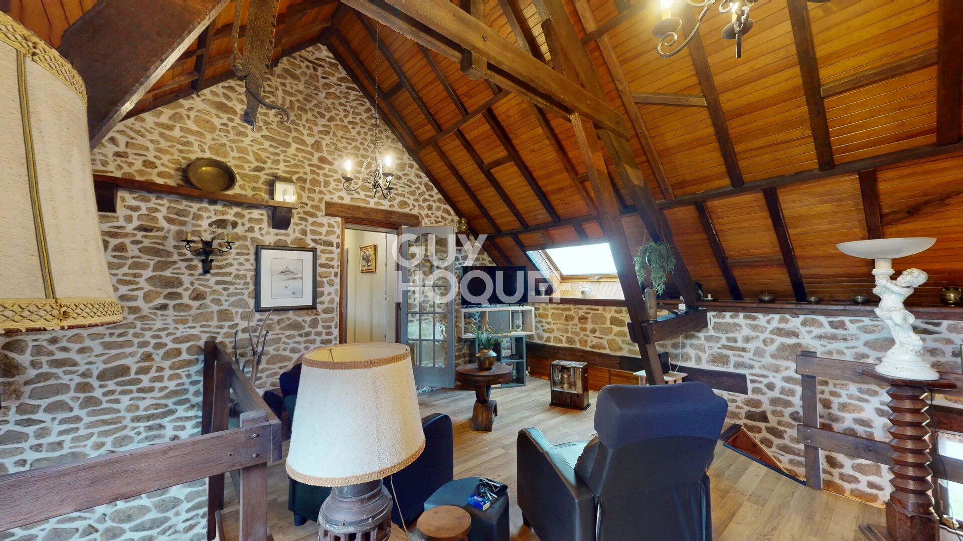 Maison en pierre d'une surface de 123 m² à Carolles