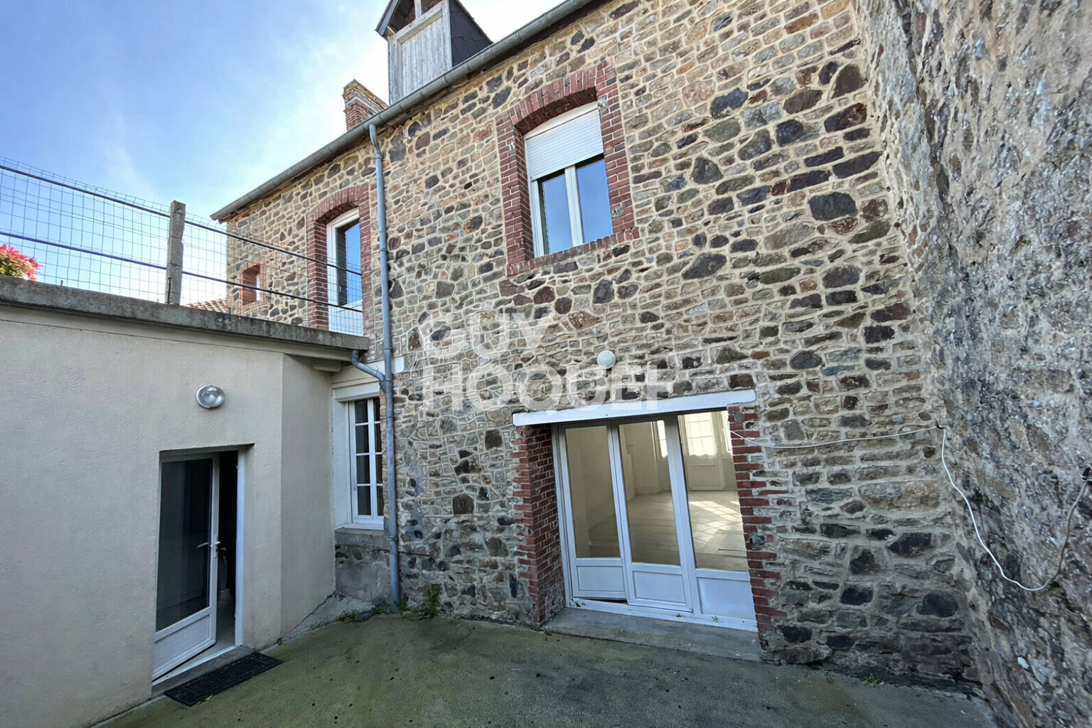 Maison en pierre - Ducey, proche commerces - Investissement locatif