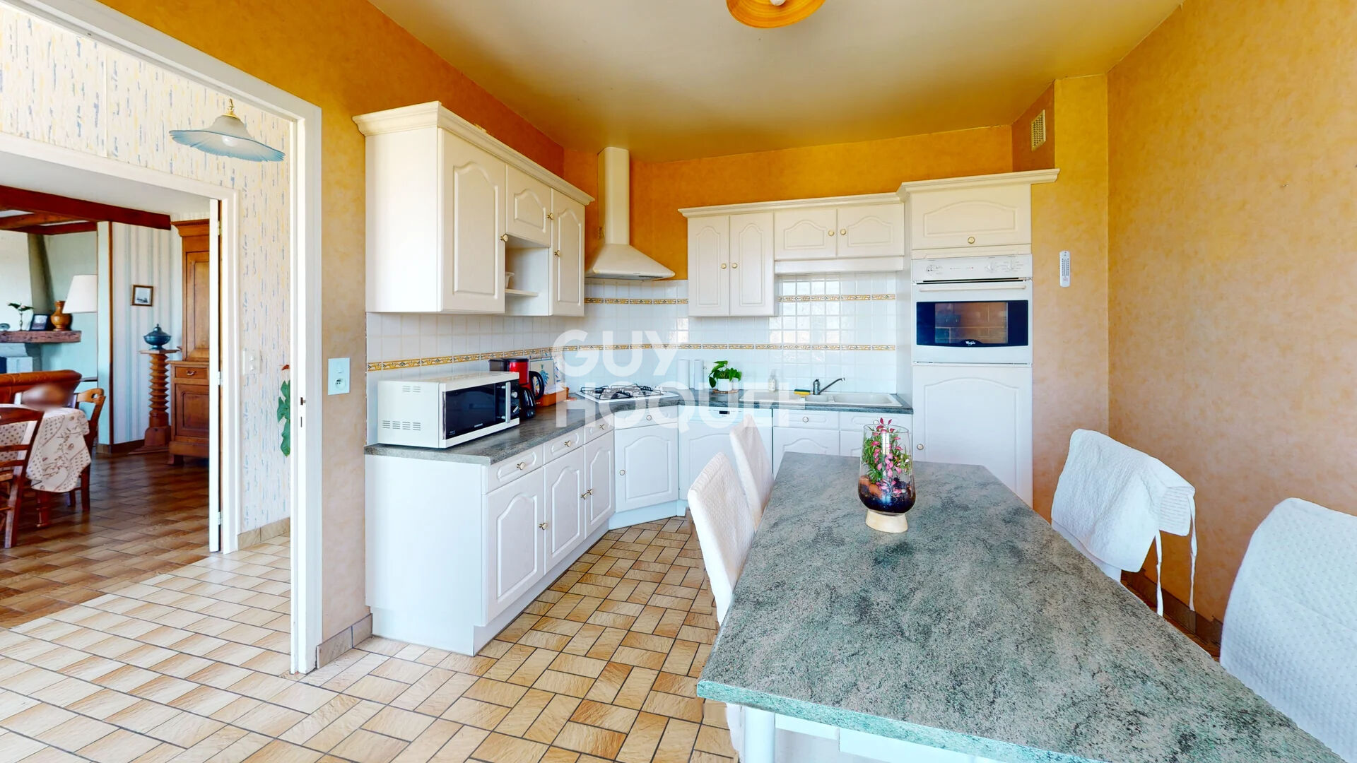 Brécey ? Maison familiale sur 3 200 m² - Dépendances