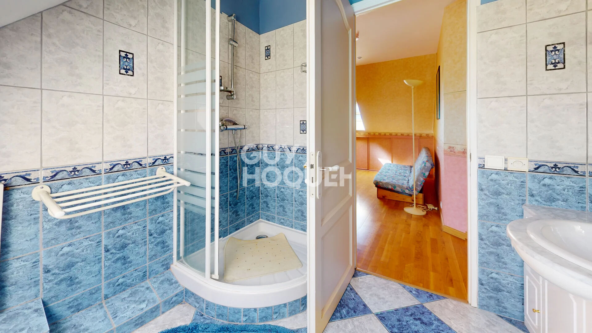 Brécey ? Maison familiale sur 3 200 m² - Dépendances