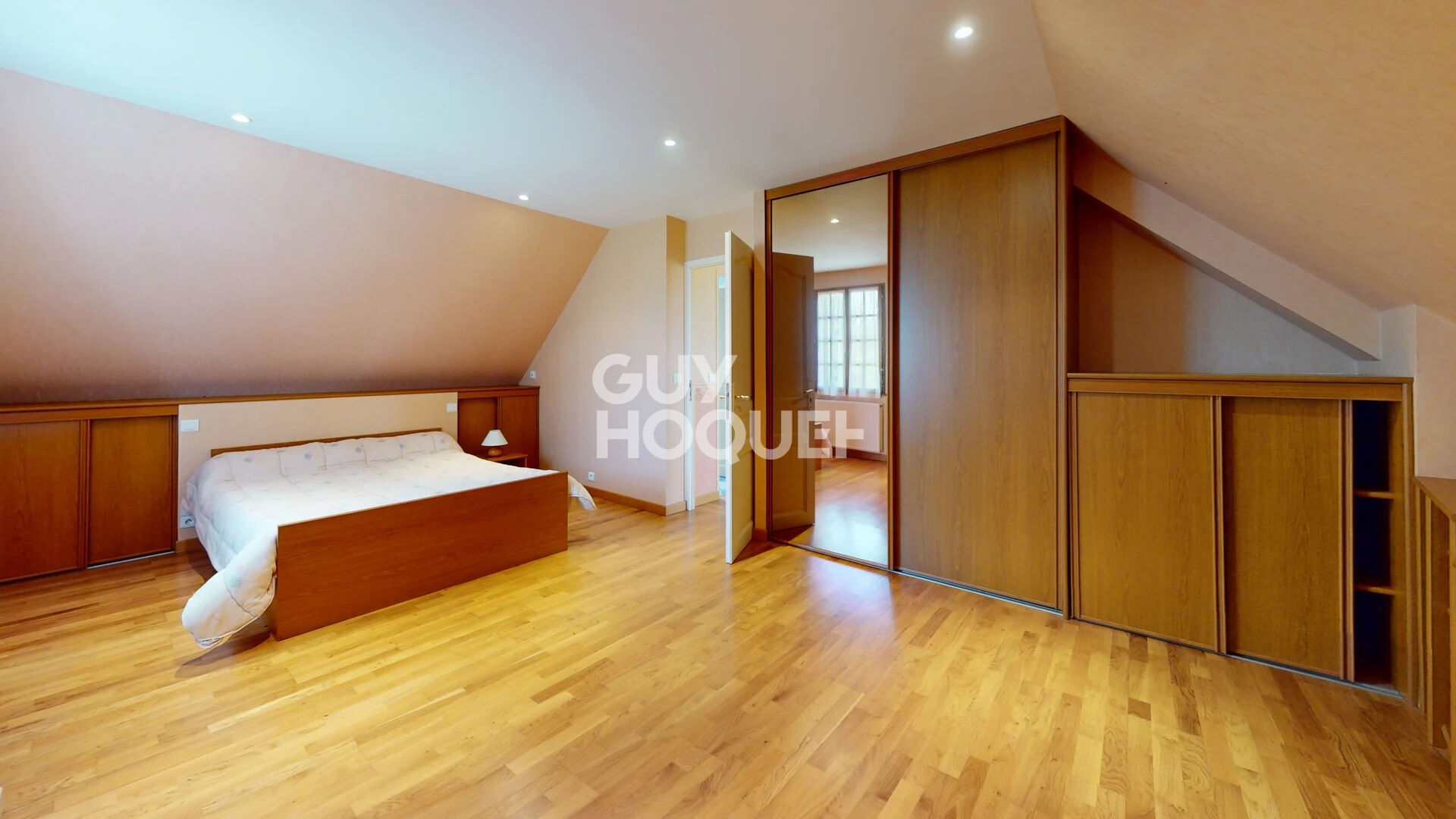 Brécey ? Maison familiale sur 3 200 m² - Dépendances
