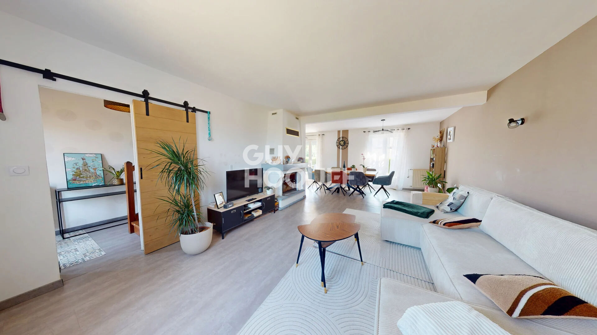 Exclusivité Guy Hoquet Avranches Maison familiale rénovée avec vie de plain-pied, en plein coeur de Ducey.