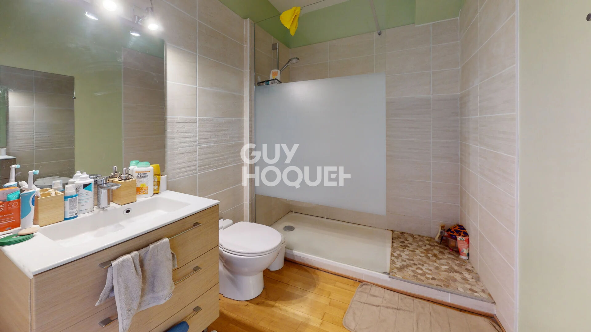 Exclusivité Guy Hoquet Avranches Maison familiale rénovée avec vie de plain-pied, en plein coeur de Ducey.