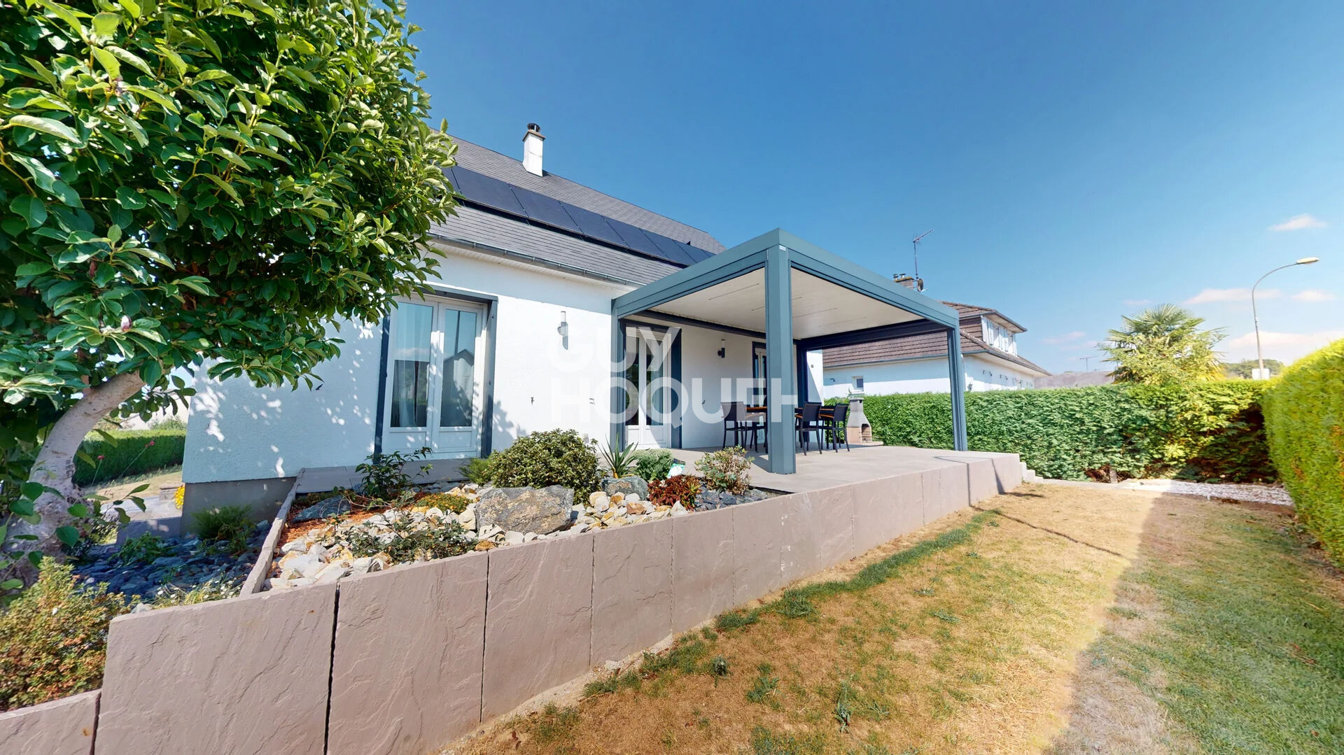 Exclusivité Guy Hoquet Avranches Maison familiale rénovée avec vie de plain-pied, en plein coeur de Ducey.