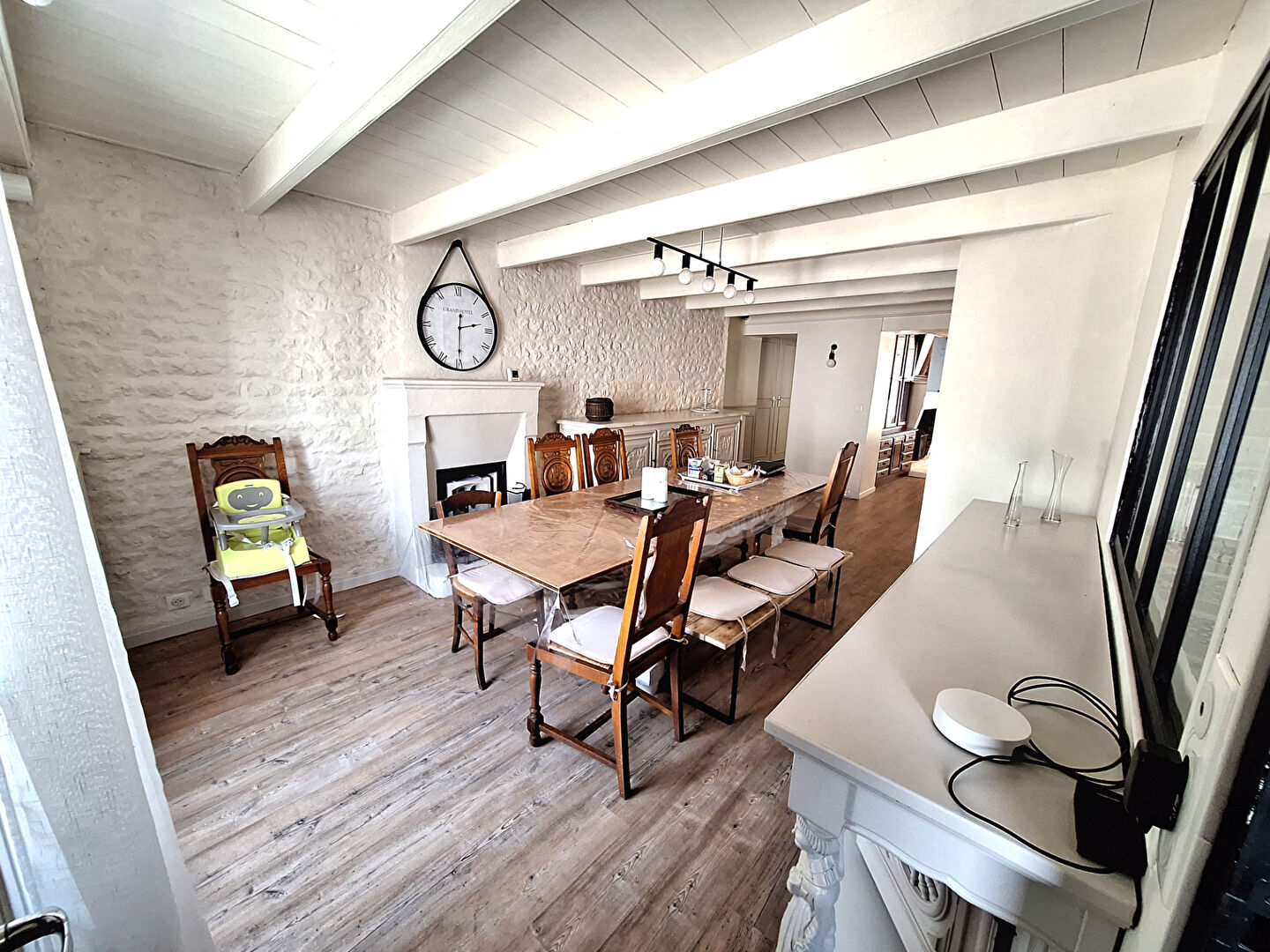 VENTE : maison FAMILIALE  de 10 pièces - 6 CHAMBRES  (239 m²) à LA JARNE