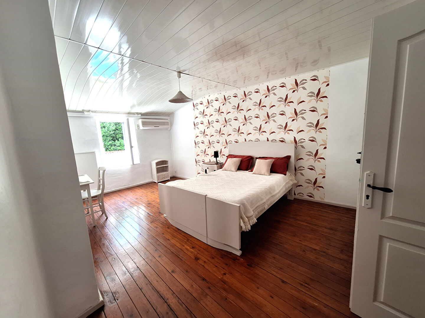 VENTE : maison FAMILIALE  de 10 pièces - 6 CHAMBRES  (239 m²) à LA JARNE