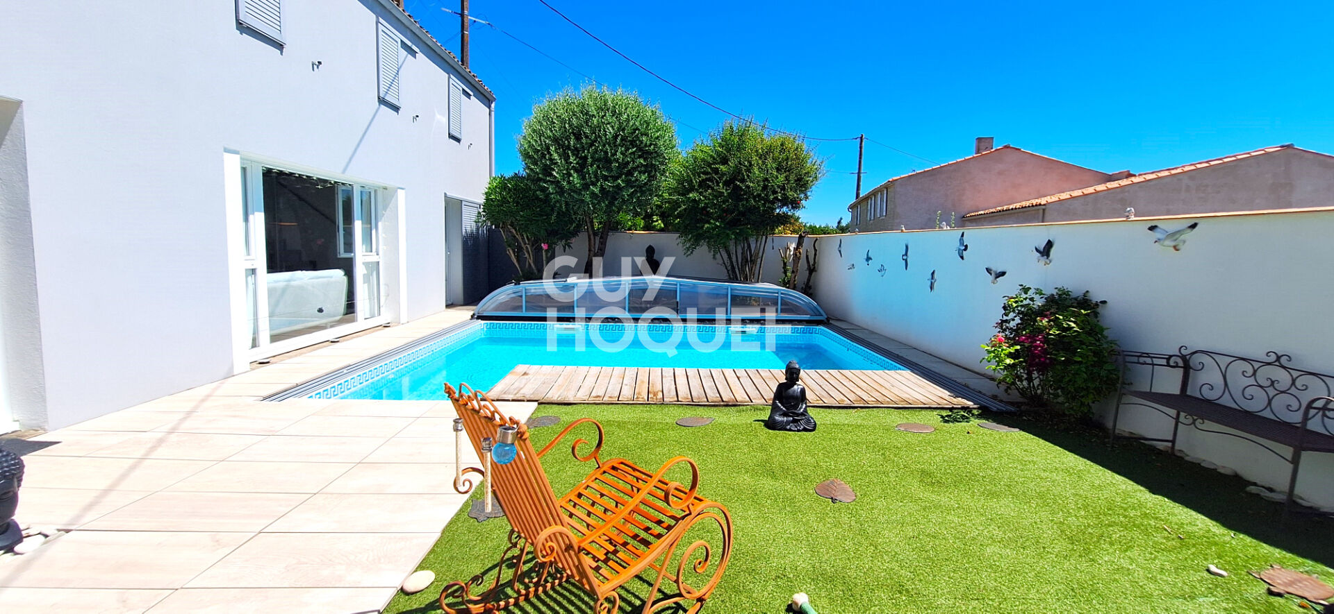 Belle Aunisienne rénovée,10 pièces avec piscine au calme.