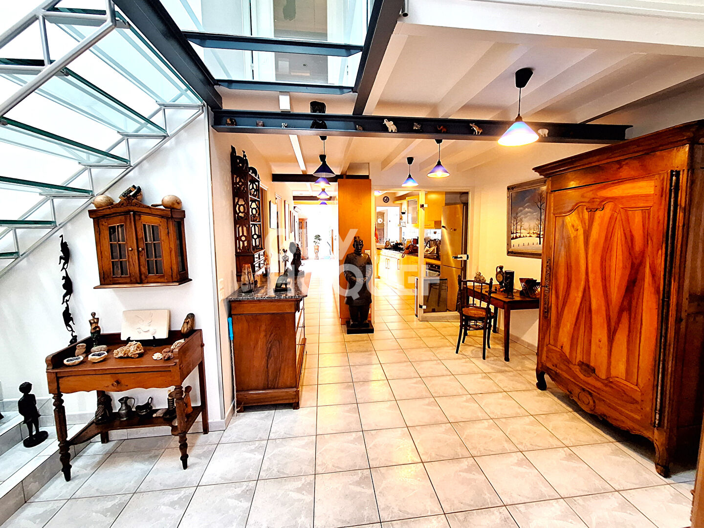 Belle Aunisienne rénovée,10 pièces avec piscine au calme.