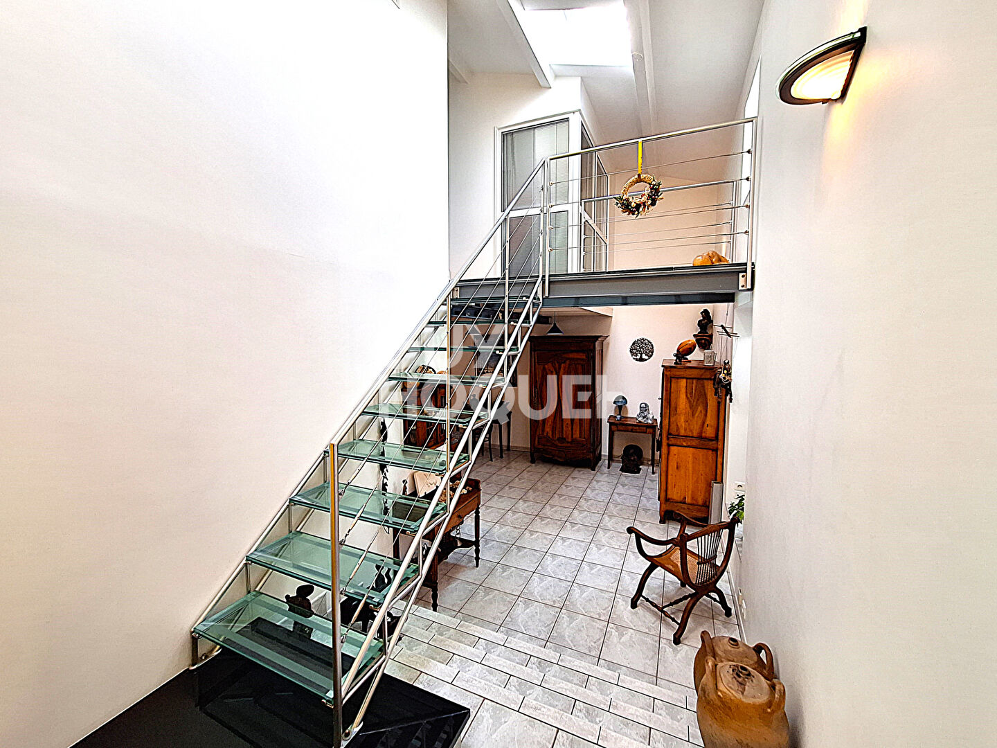 Belle Aunisienne rénovée,10 pièces avec piscine au calme.