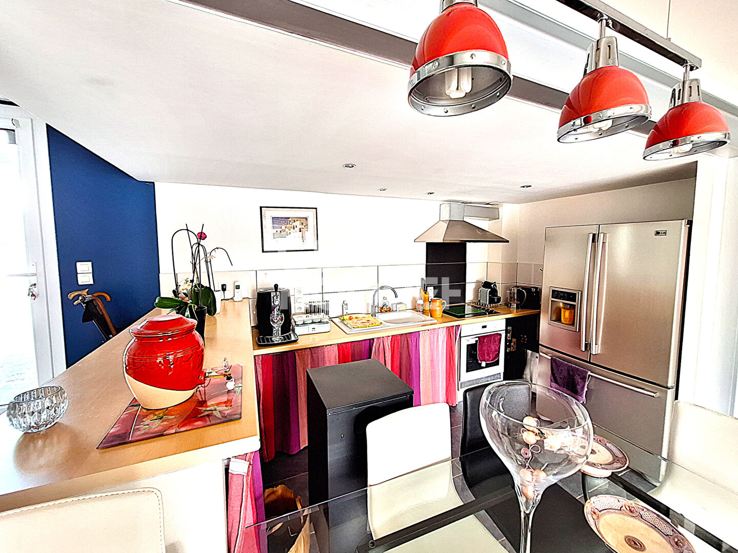 Belle Aunisienne rénovée,10 pièces avec piscine au calme.