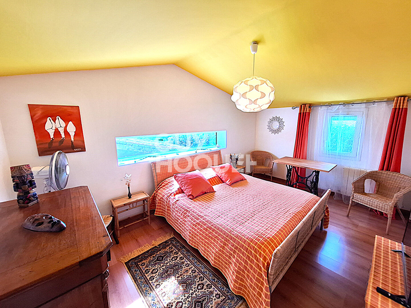 Belle Aunisienne rénovée,10 pièces avec piscine au calme.