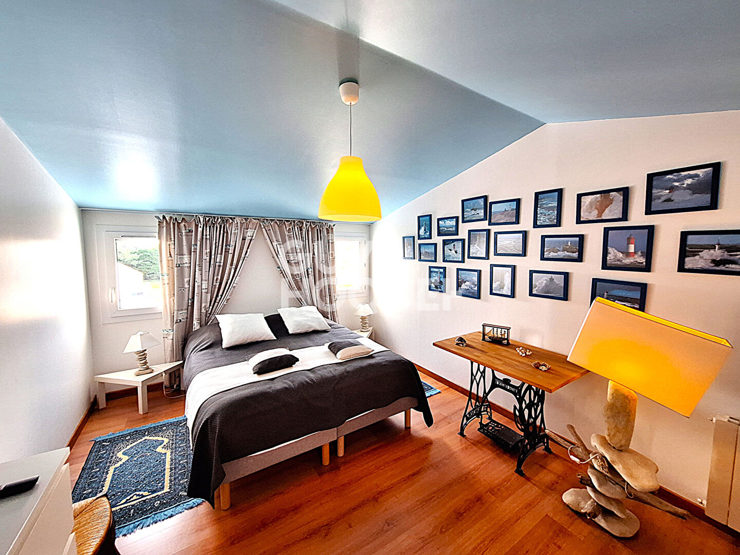 Belle Aunisienne rénovée,10 pièces avec piscine au calme.