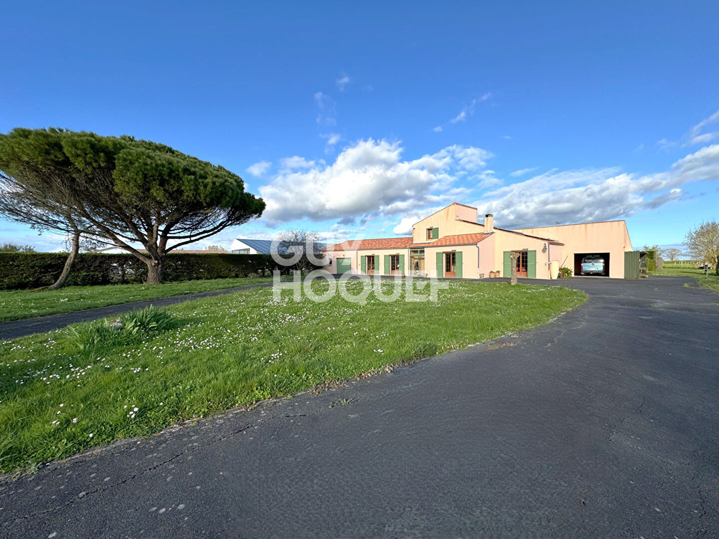 Maison spacieuse à vendre à Charron - Exclusivité Guy Hoquet