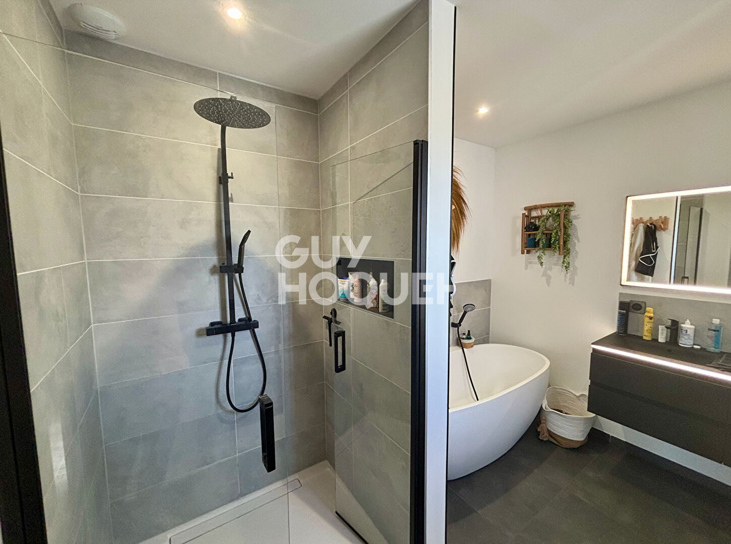 Maison contemporaine de 6 pièces, 4 chambres et piscine à Ferrières