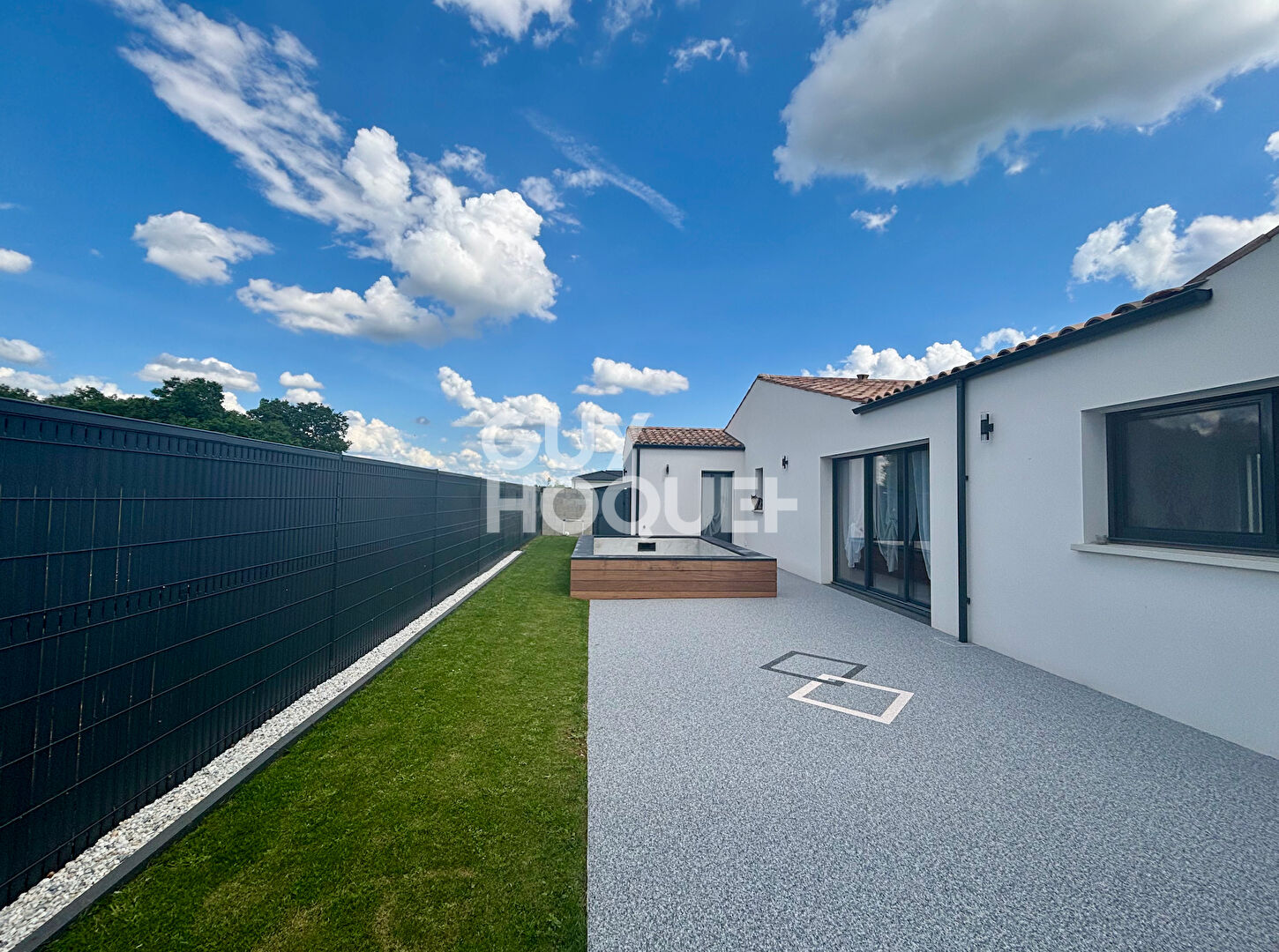 Maison contemporaine de 6 pièces, 4 chambres et piscine à Ferrières