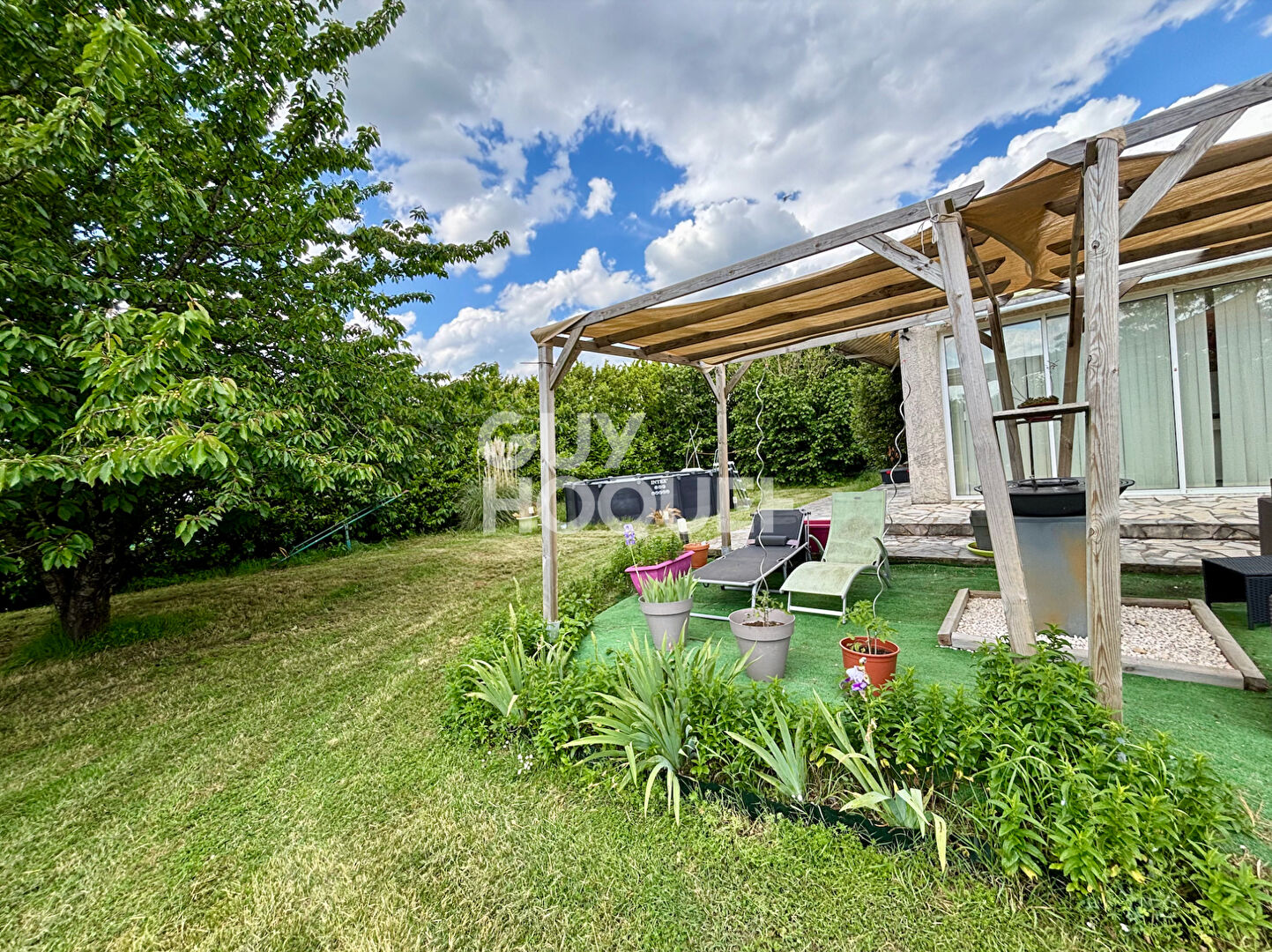 À saisir à MARANS - Spacieuse maison familiale avec sous-sol aménageable et grand terrain