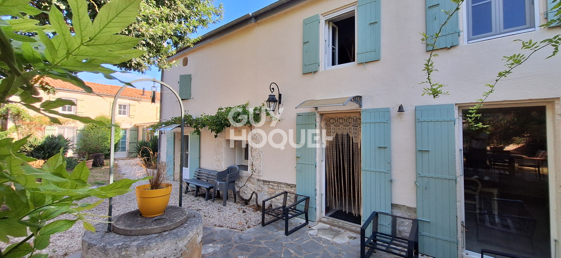 Belles charentaises au calme de la campagne.