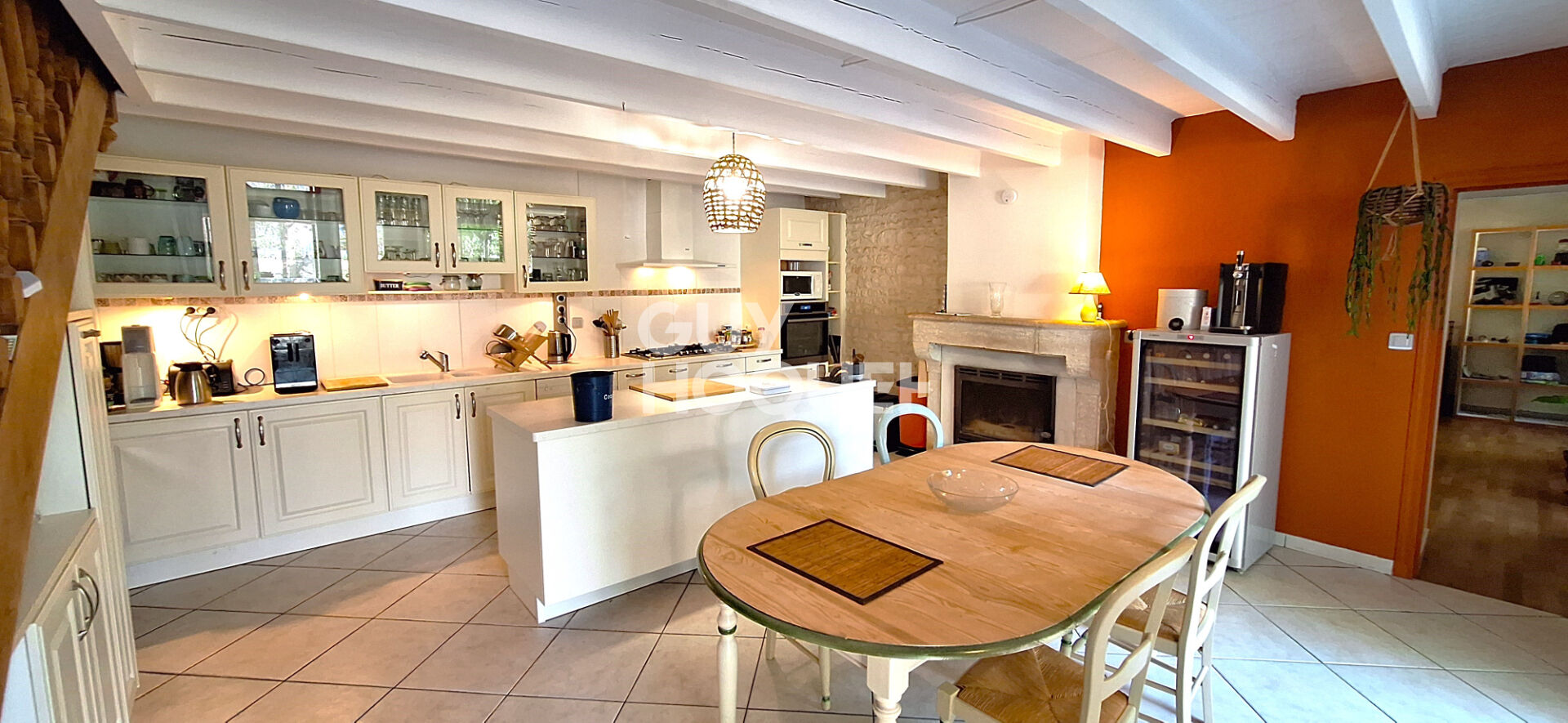 Belles charentaises au calme de la campagne.