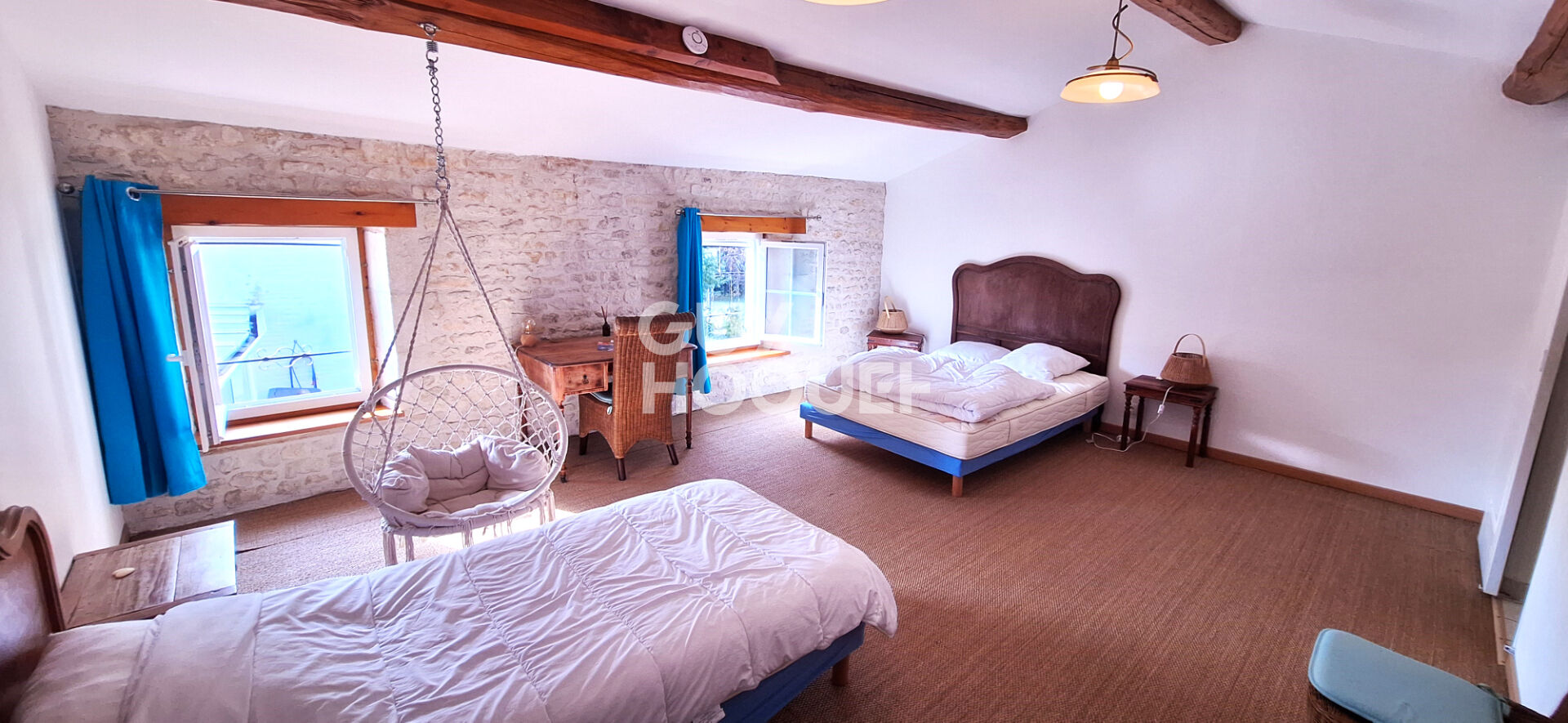 Belles charentaises au calme de la campagne.