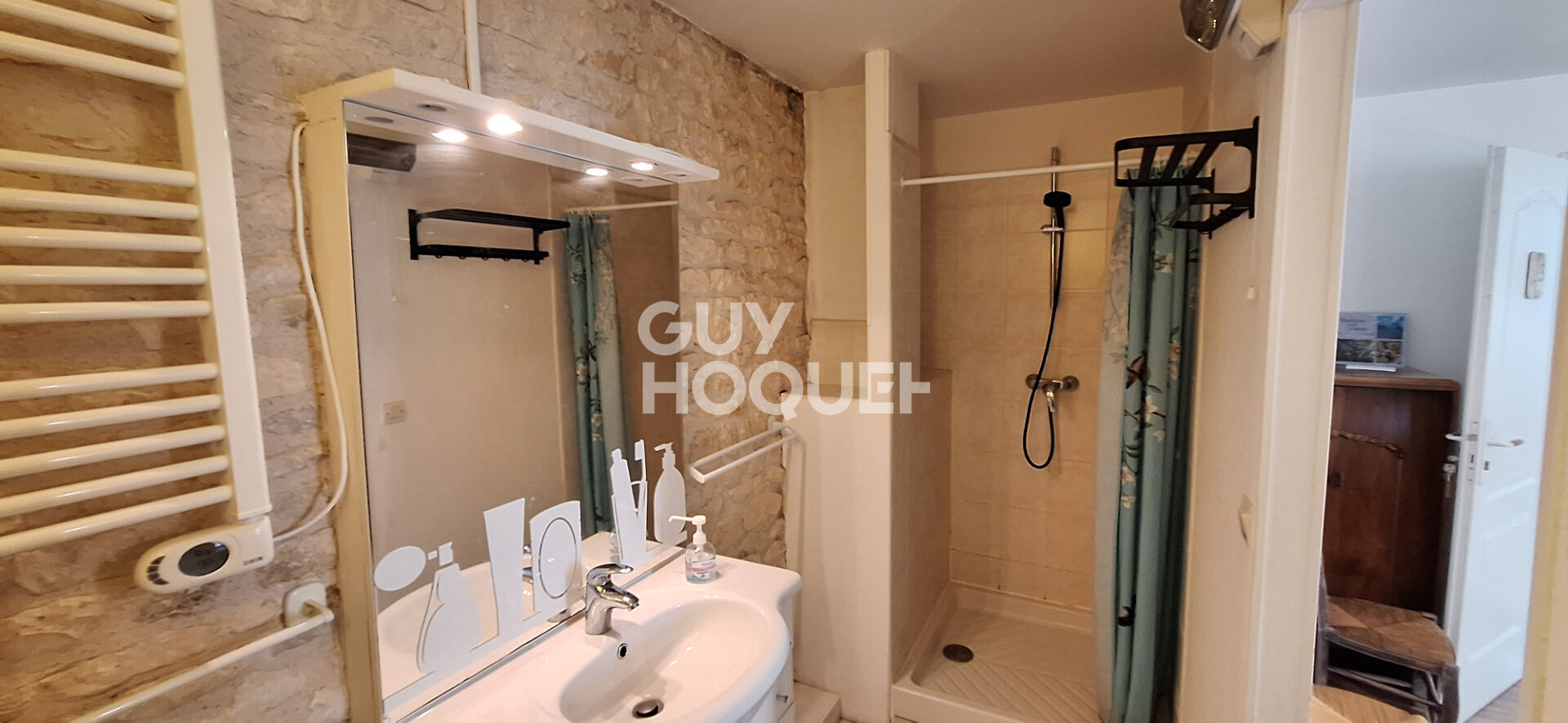 Belles charentaises au calme de la campagne.