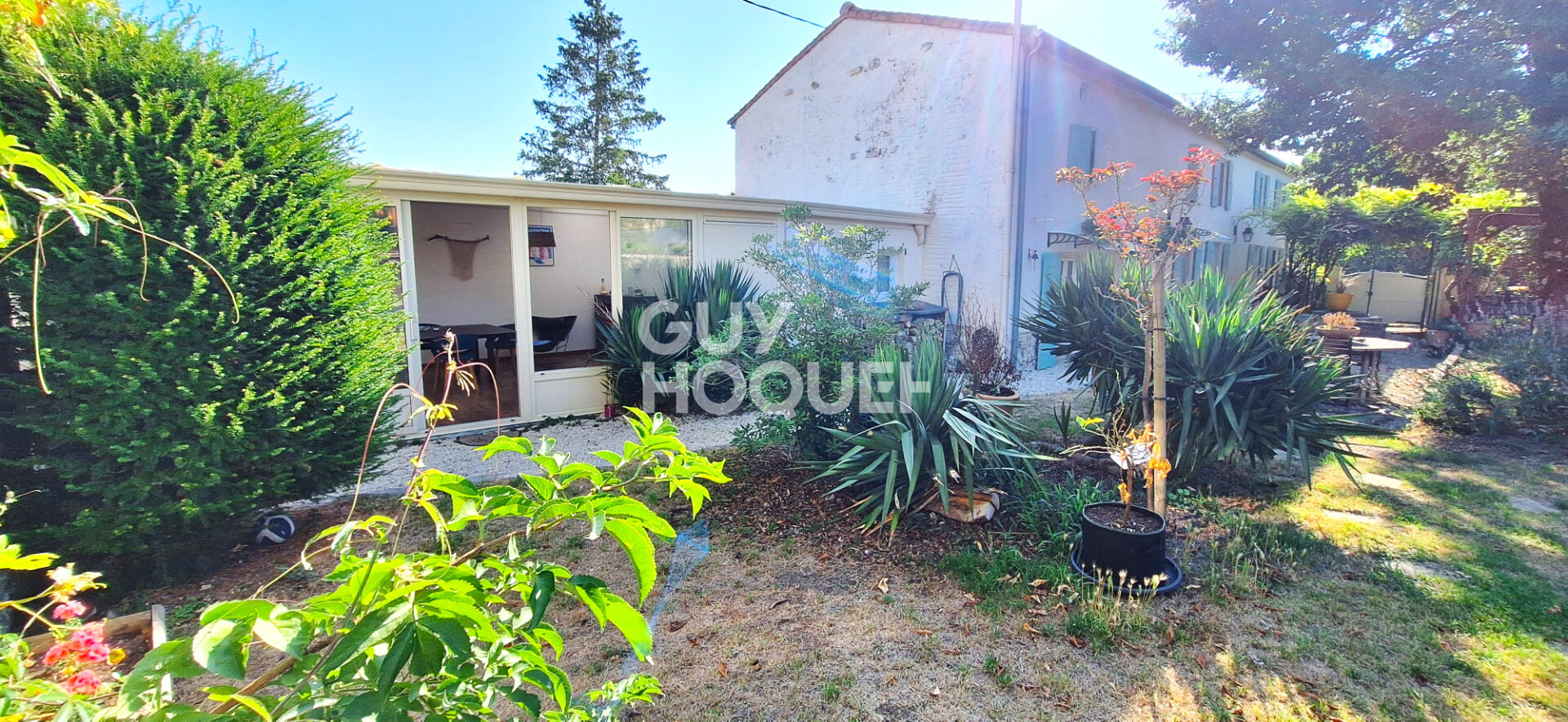 Belles charentaises au calme de la campagne.