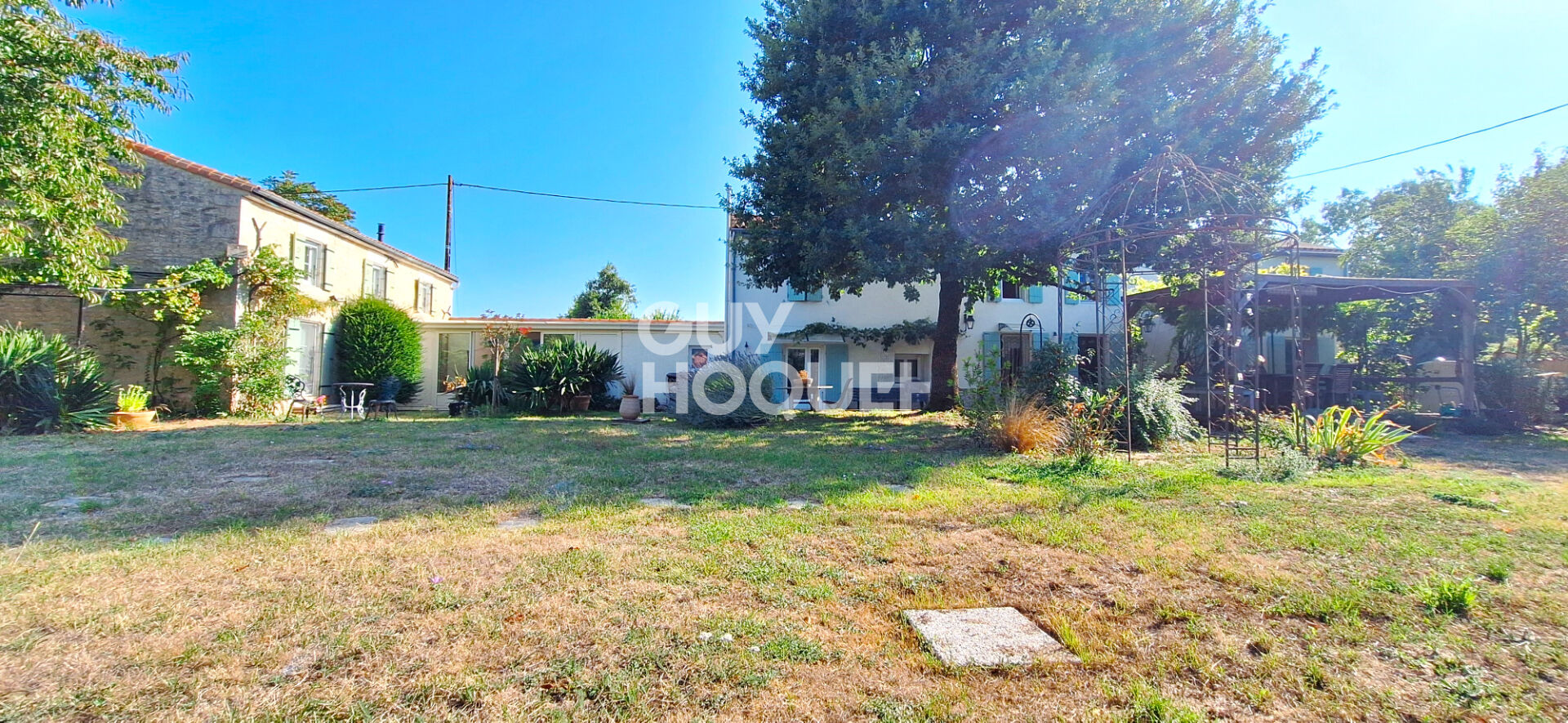 Belles charentaises au calme de la campagne.