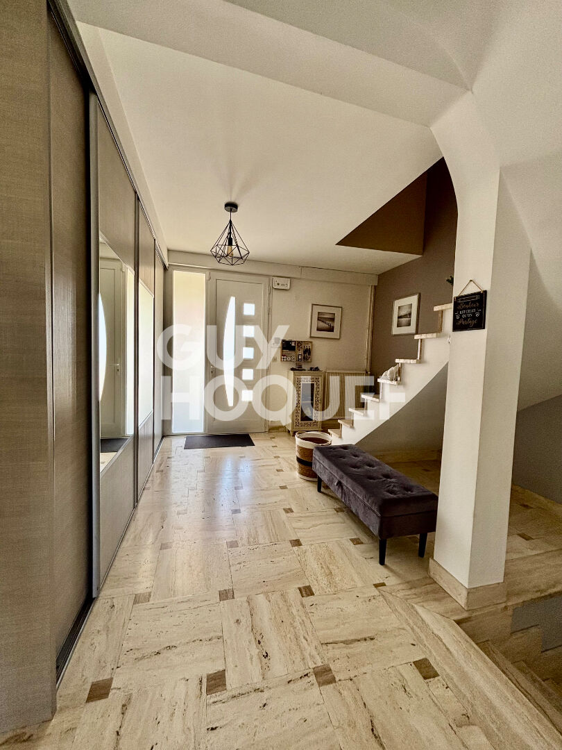 Maison à vendre à Andilly - 8 pièces, piscine, grand terrain