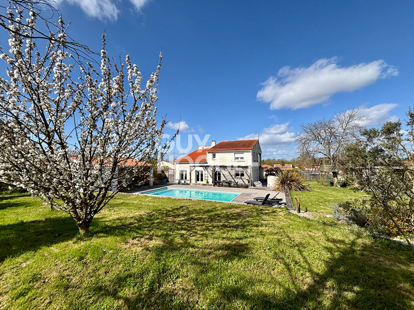 Maison à vendre à Andilly - 8 pièces, piscine, grand terrain