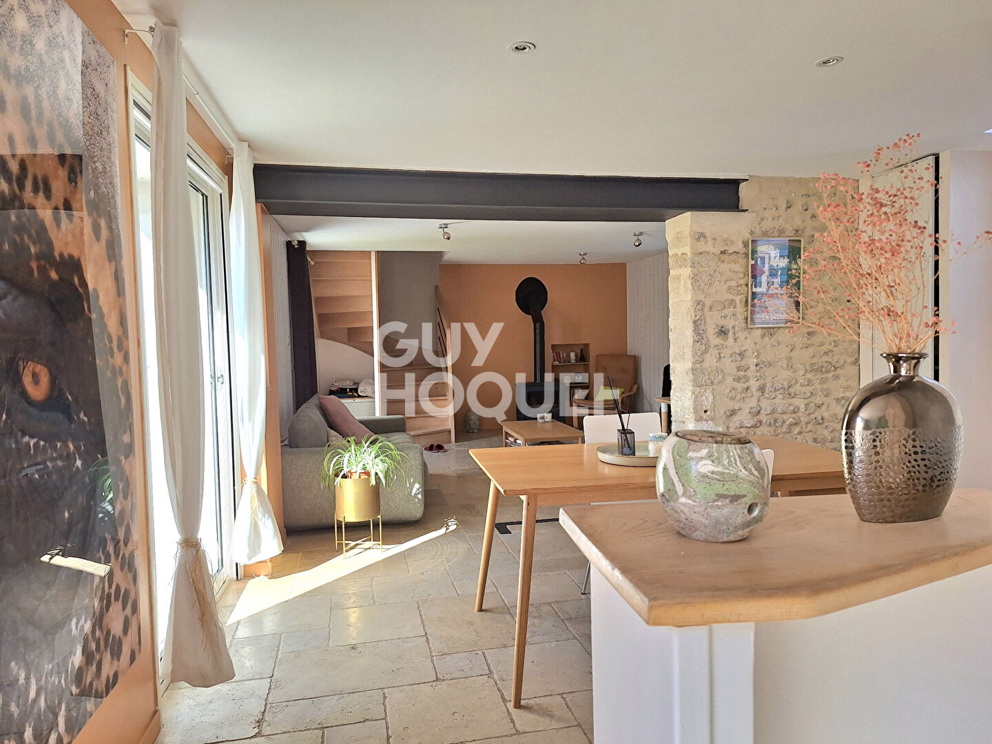 Maison en pierre pleine de charme au coeur de La Jarrie