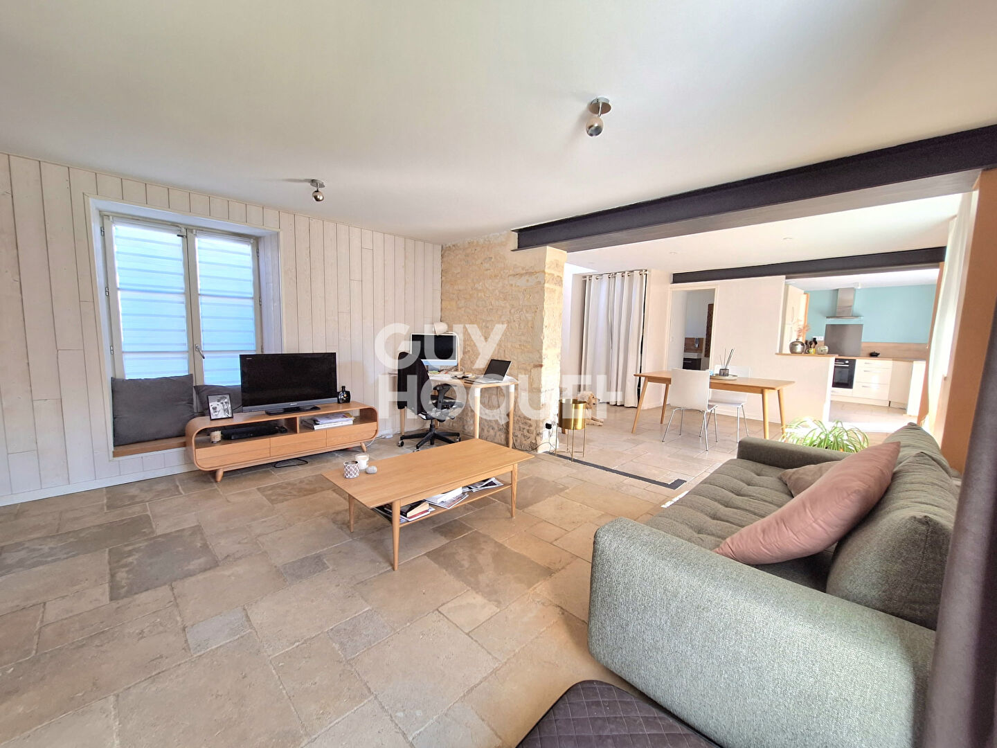 Maison en pierre pleine de charme au coeur de La Jarrie