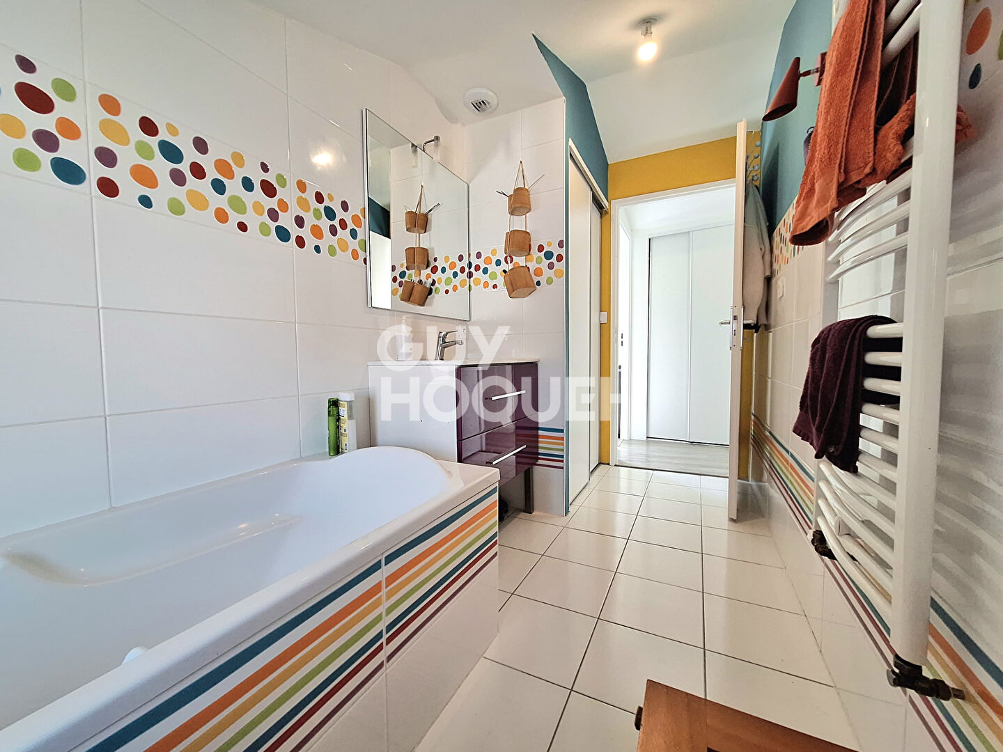 Maison en pierre pleine de charme au coeur de La Jarrie