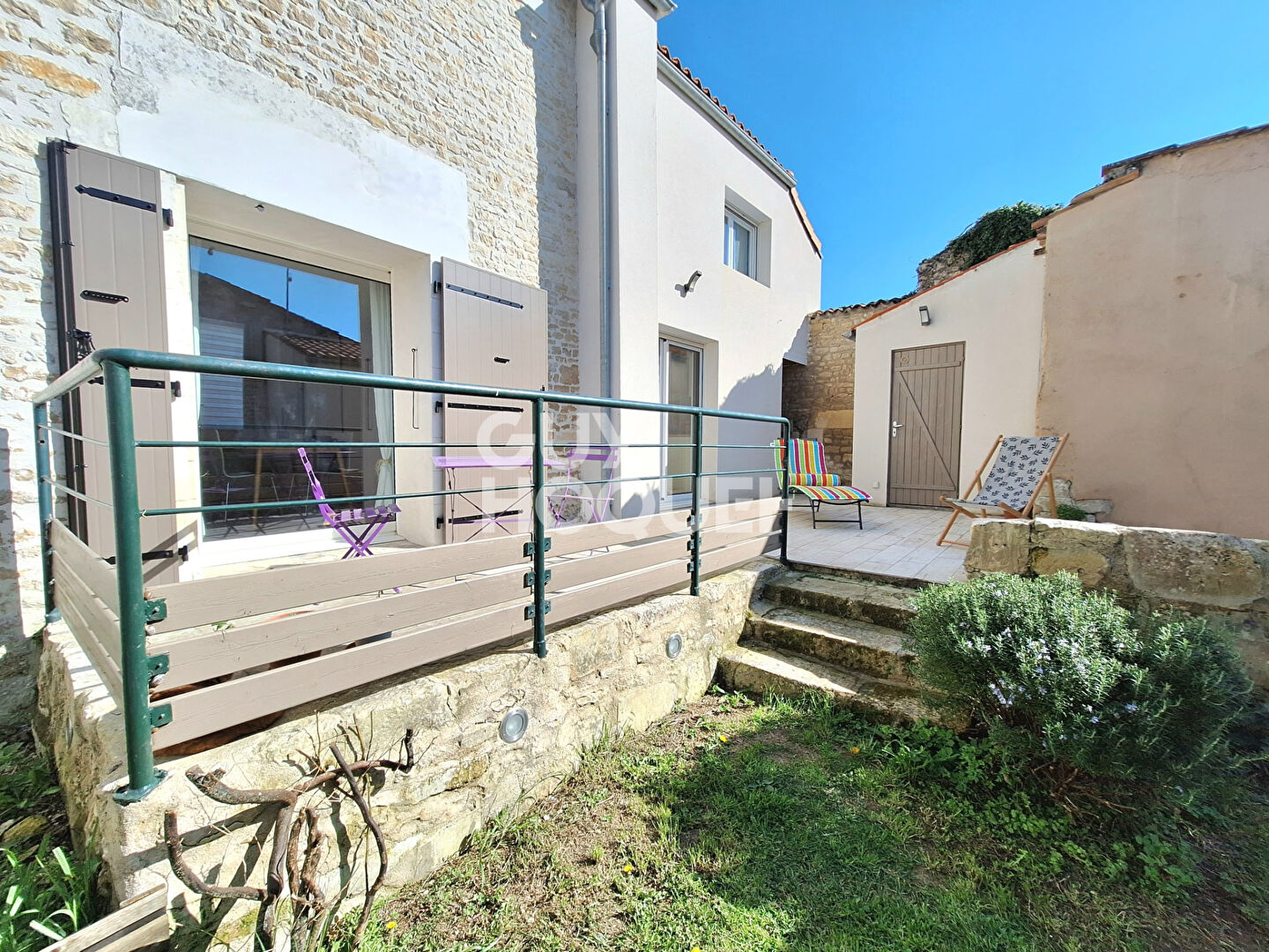 Maison en pierre pleine de charme au coeur de La Jarrie
