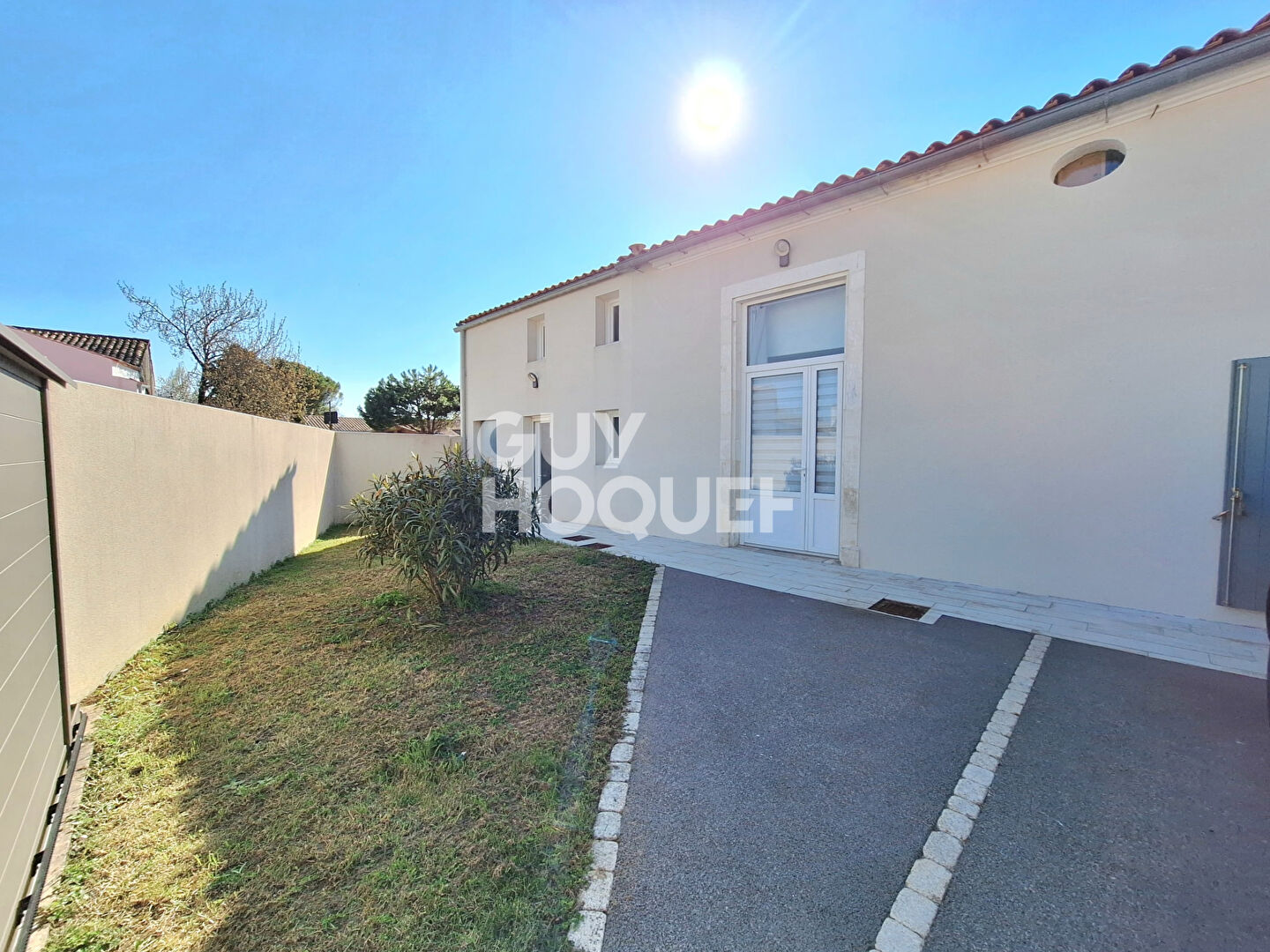 Maison en pierre pleine de charme au coeur de La Jarrie
