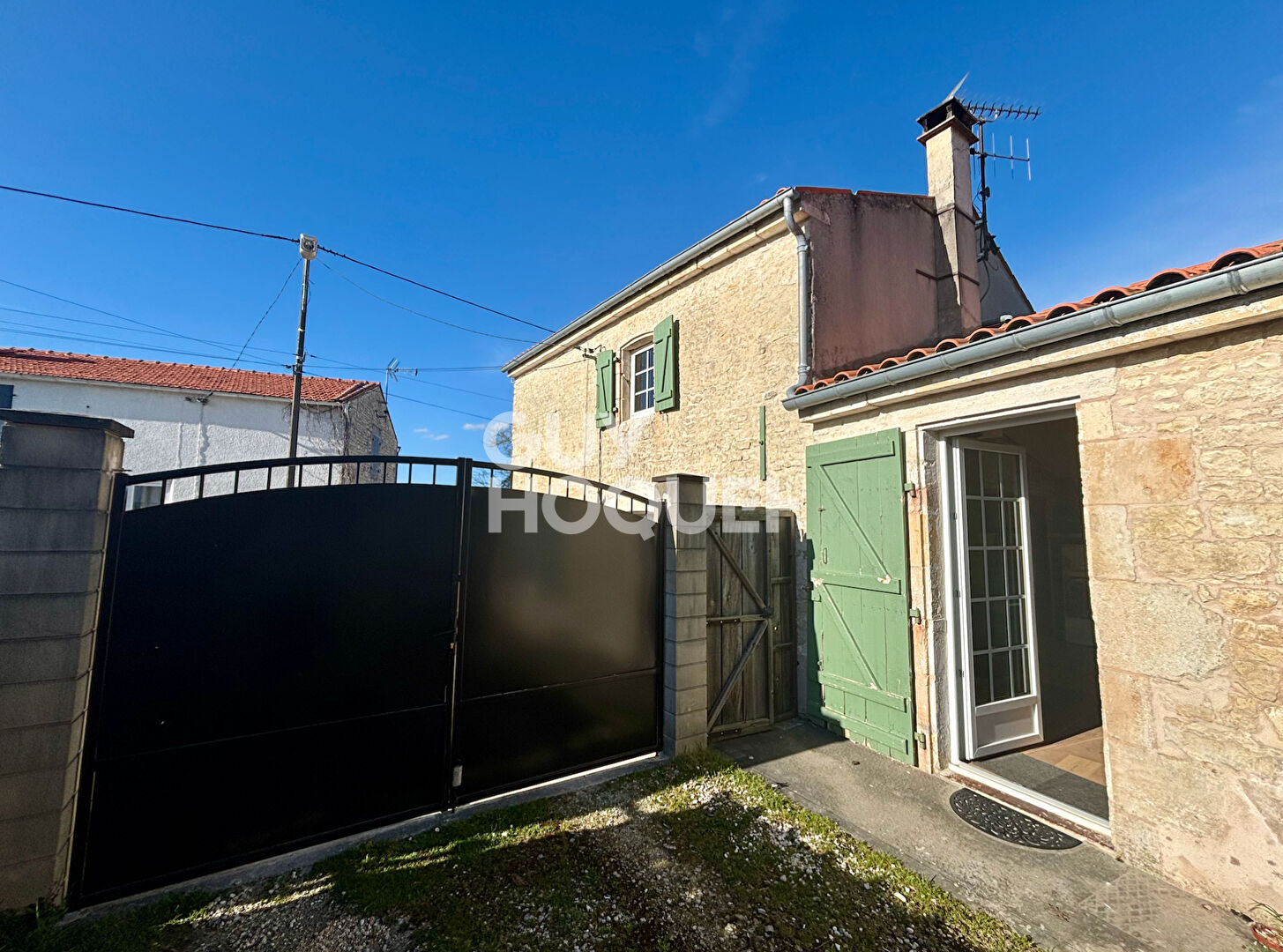 Havre de Paix situé à AIGREFEUILLE D'AUNIS - 6 pièces, 3 chambres + bureau - 156m2