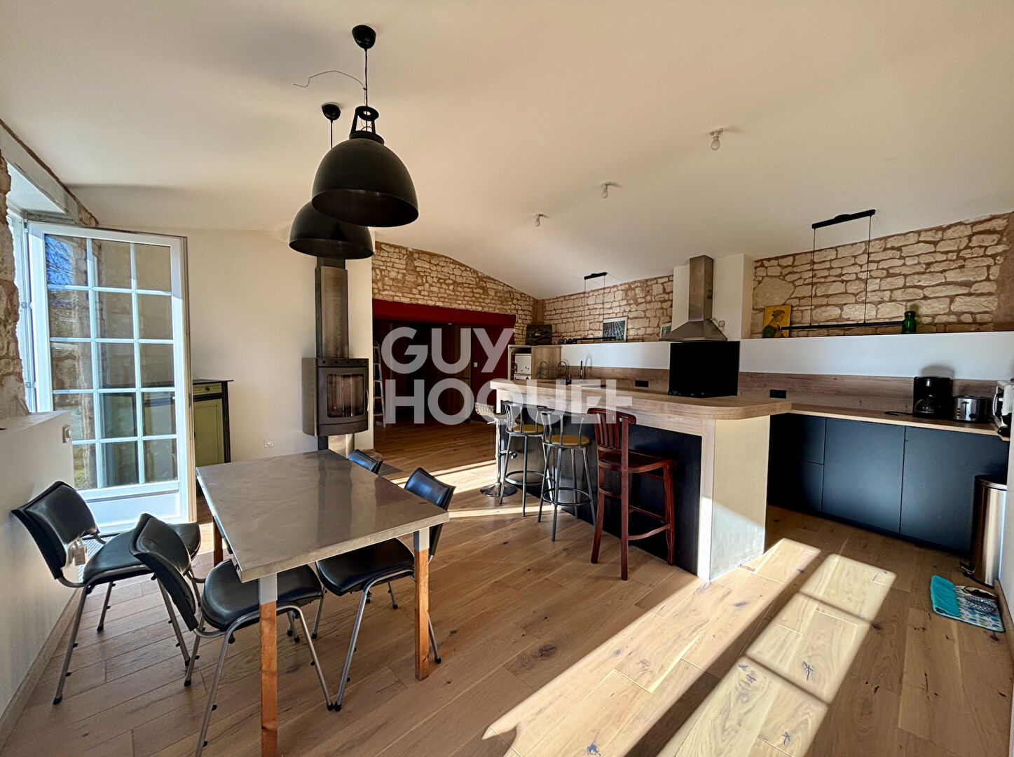 Havre de Paix situé à AIGREFEUILLE D'AUNIS - 6 pièces, 3 chambres + bureau - 156m2