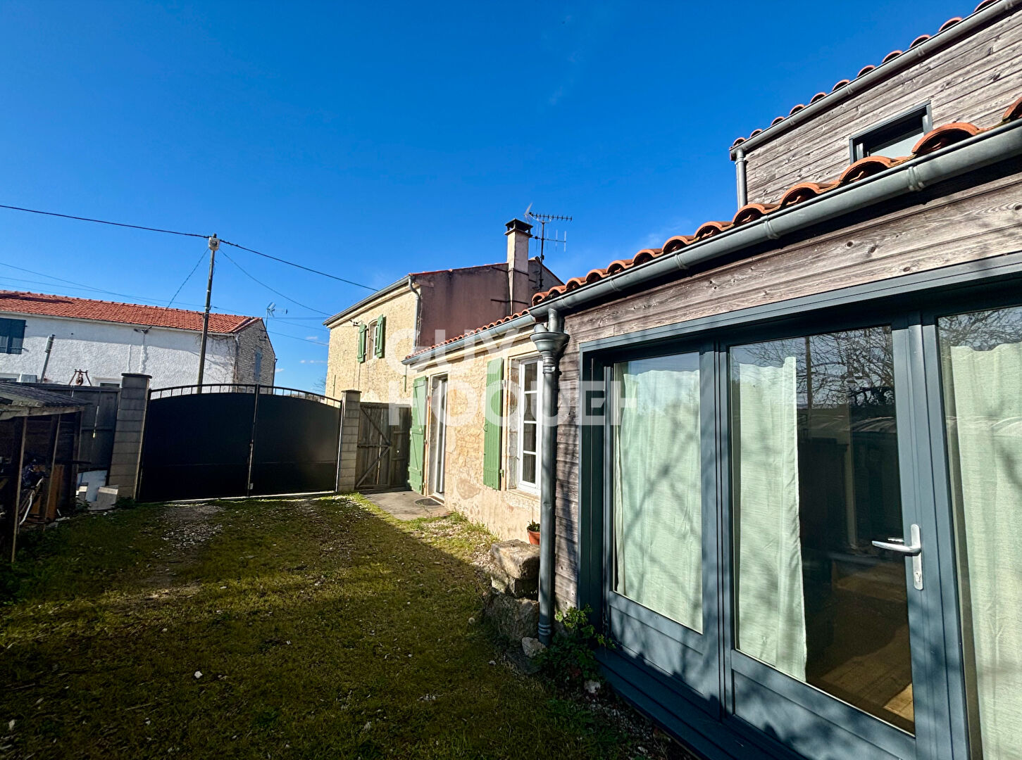 Havre de Paix situé à AIGREFEUILLE D'AUNIS - 6 pièces, 3 chambres + bureau - 156m2