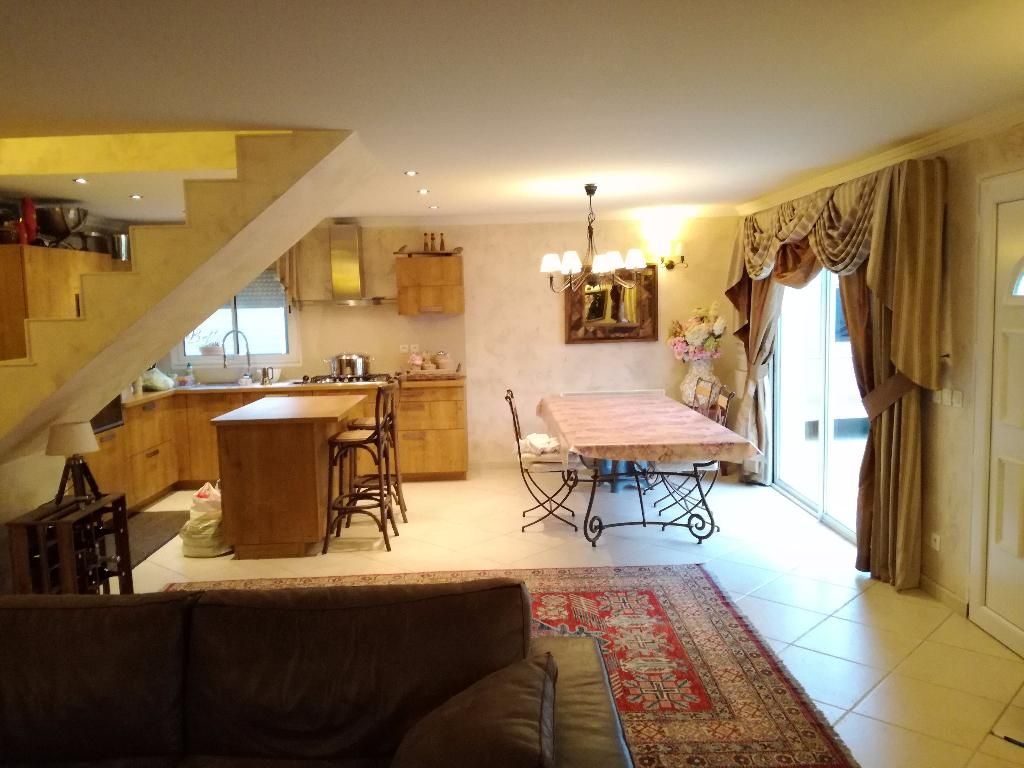 Maison 4 pièces de 90 m² à vendre à SEVRAN (93270).
