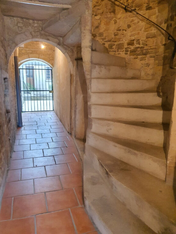 A LOUER, studio en centre ville de BAYEUX (14400).