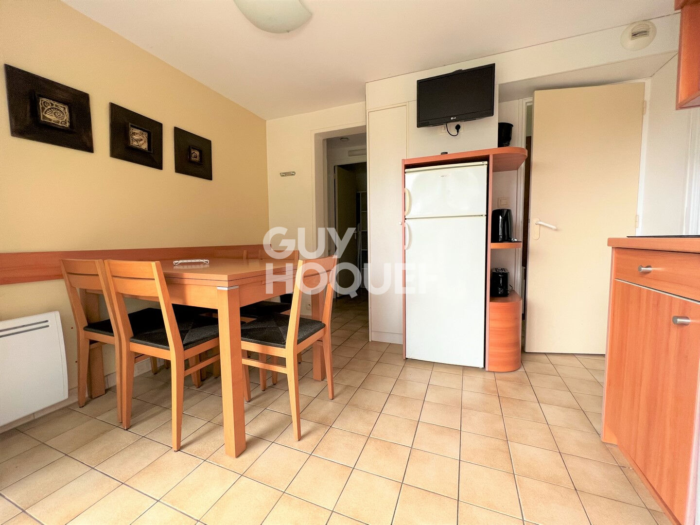 POUR INVESTISSEUR, Appartement en bord de mer à COLLEVILLE SUR MER (14710).